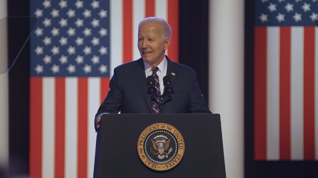 We started the first week of the year with #ThePresident again. 
#ShotonRED #VRaptor #8K #VistaVision &amp; #RED #KomodoX #6K with #DZOFilm #CataAce #ZoomLenses. 

#R3D #RED8K #RedRaptor #Biden #PresidentBiden #Potus #Cinematography #Cinematographer 