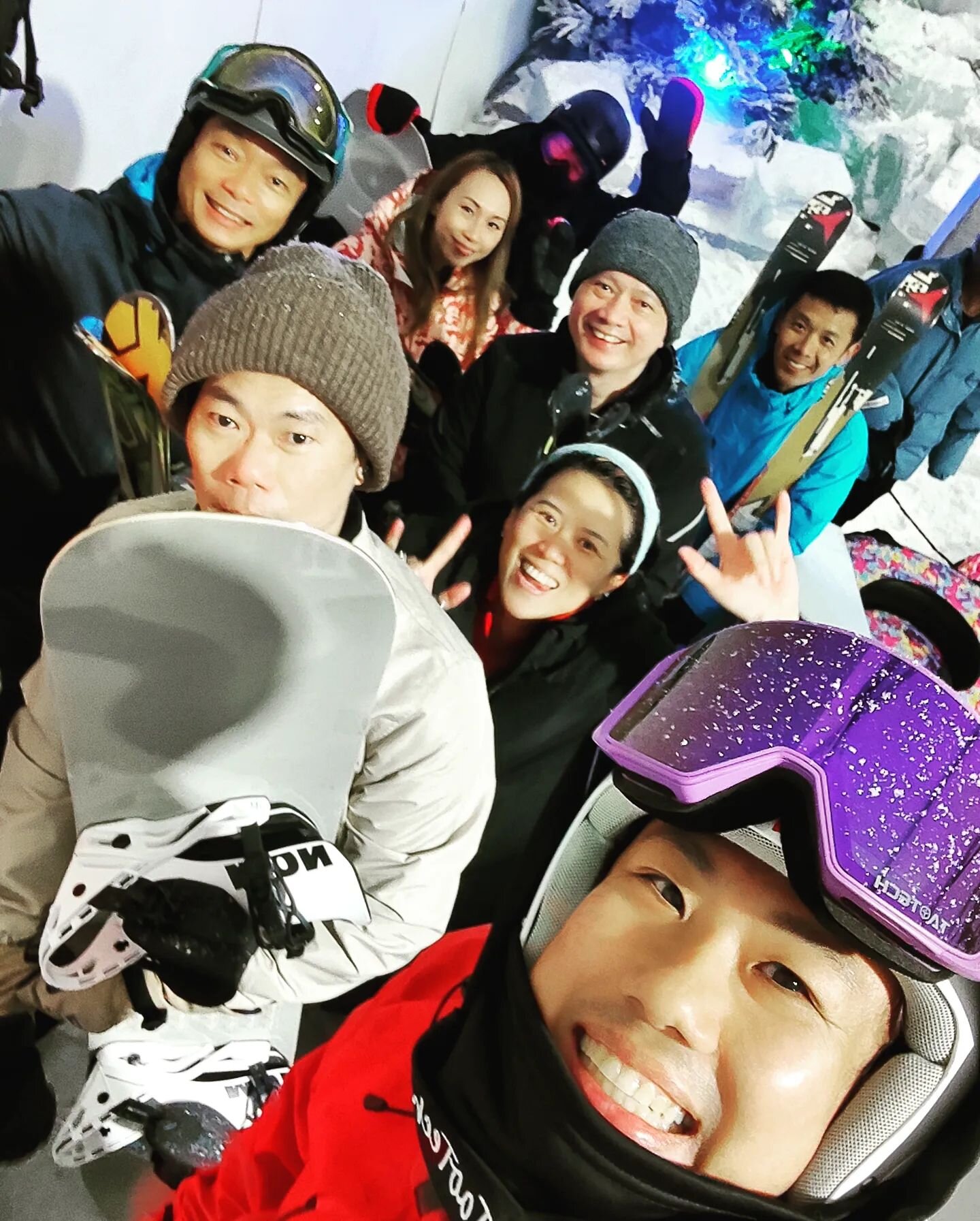Skiers and Snowboarders gathered together to try out the slope at Ice Magic! We had a blast testing our skills on the man-made snow.

#icemagic #snowinsingapore #skiandsnowboard
