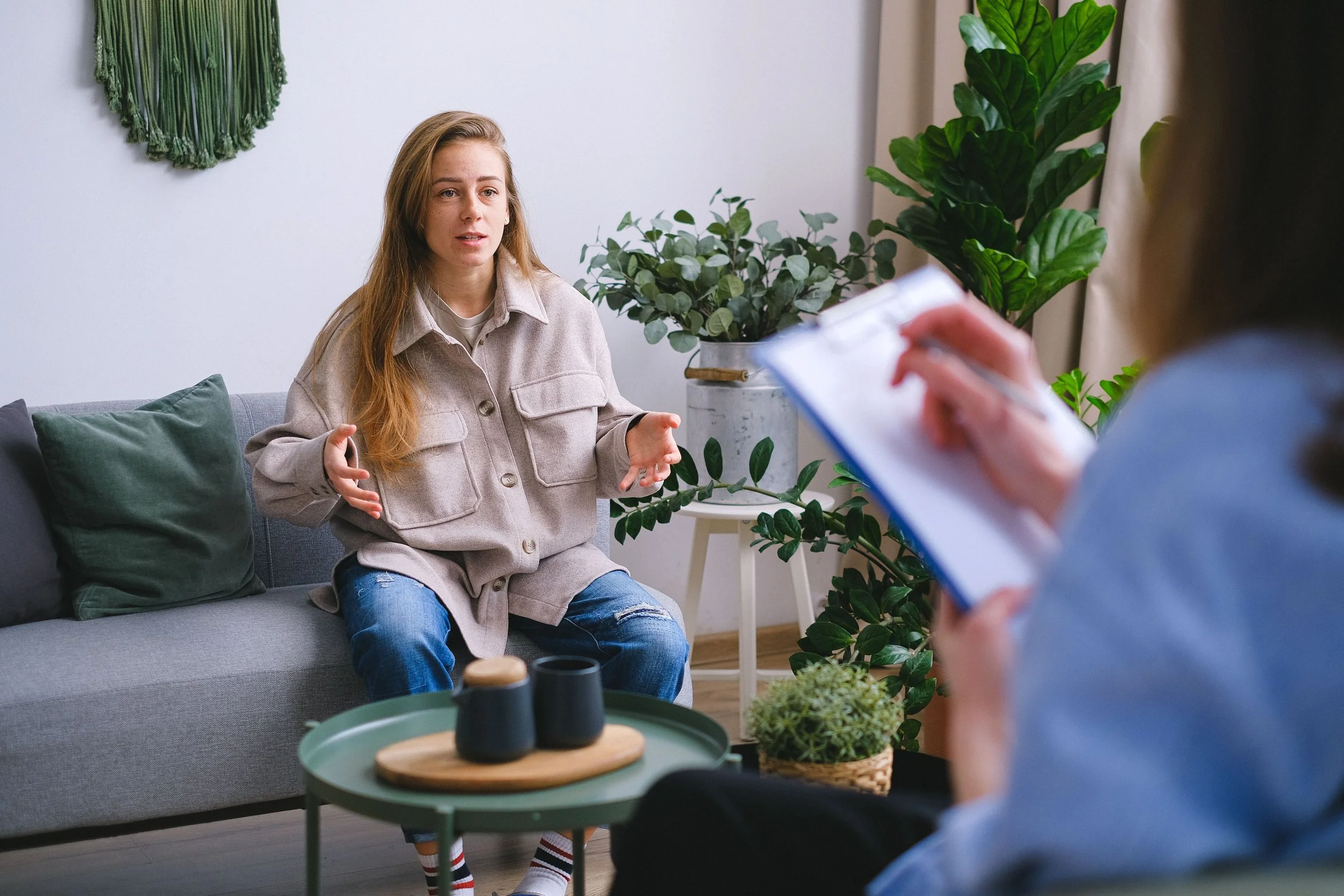 Woman speaking with her therapist during a counseling session. Evidence based, compassionate virtual postpartum anxiety therapy for clients in Orange County, Los Angeles County, San Francisco, and throughout California.