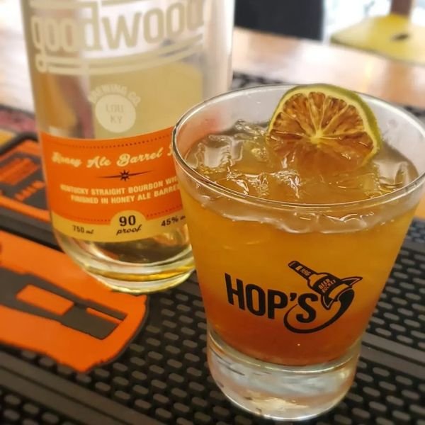 Hop's is one of our favorite restaurants in the gorge! We love the atmosphere and the fun, delicious menu items they create.

They like to focus on local eats and drinks.  What does this mean? 

This means that they use lots of local ingredients, hav