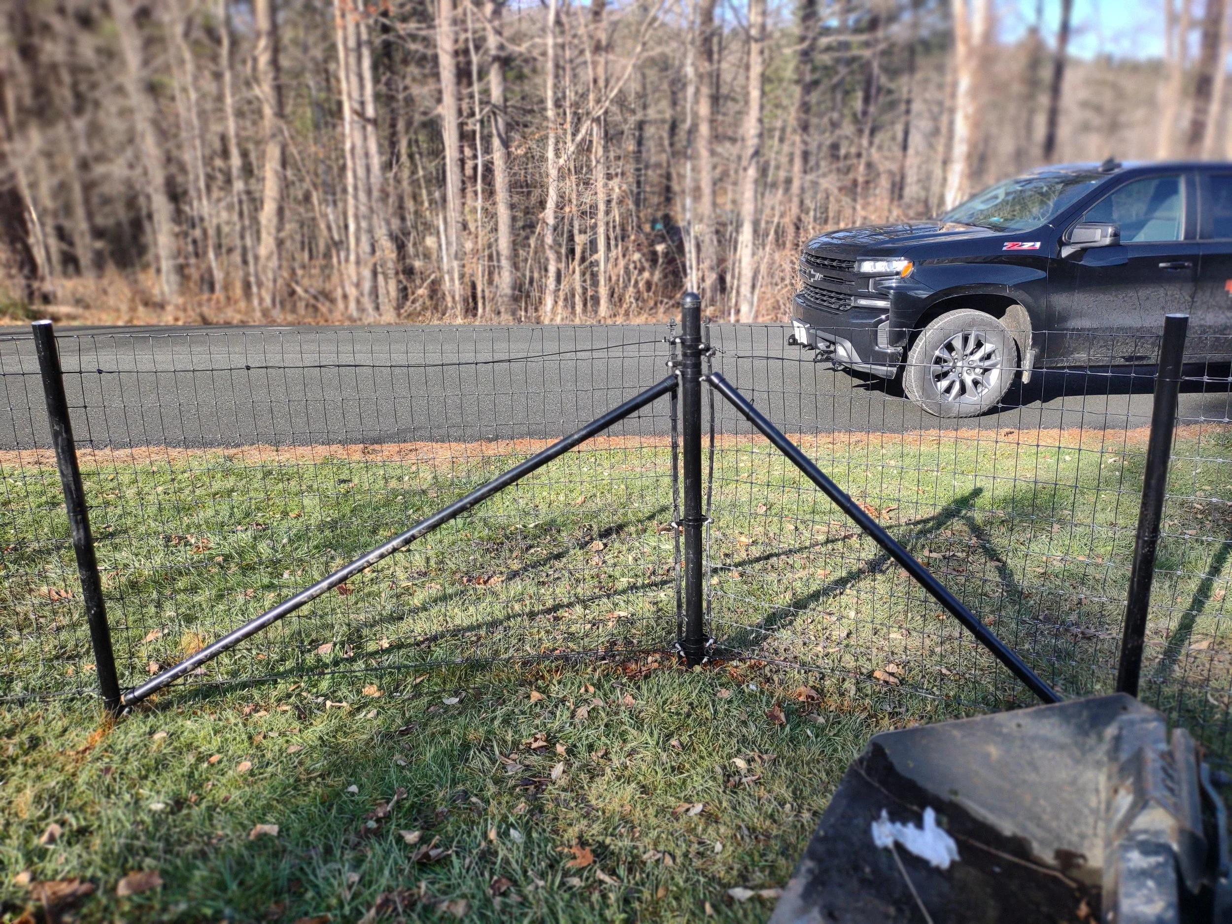 fixed knot on driven black steel posts6.jpg