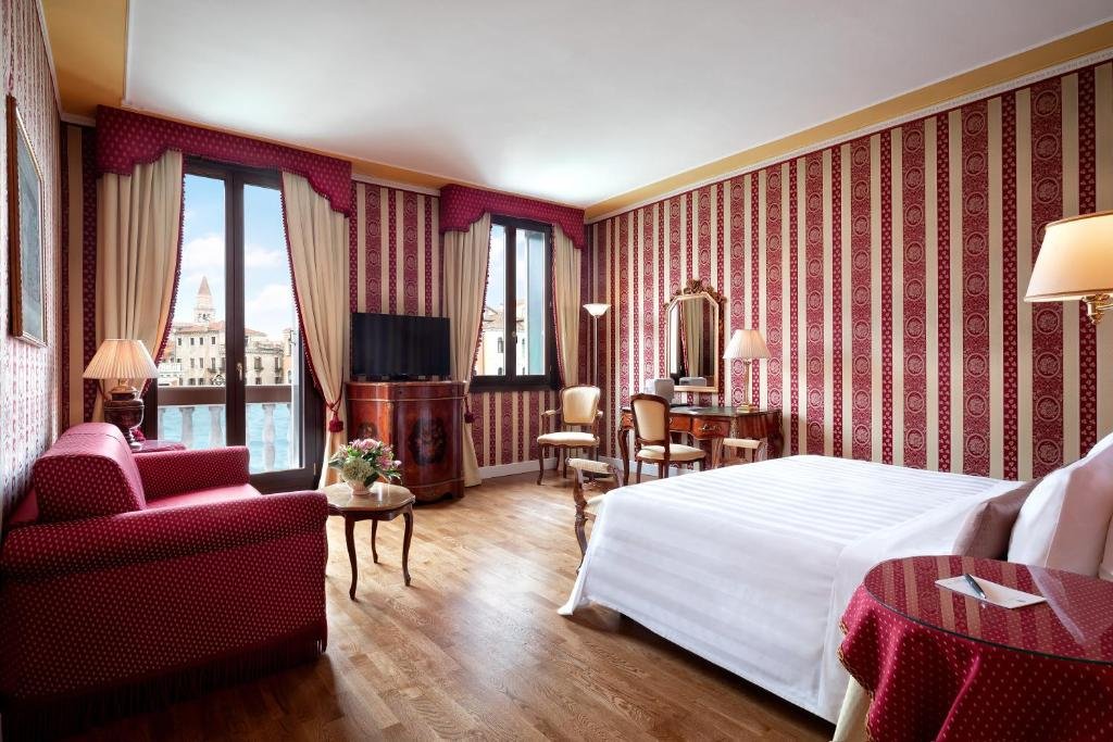 Sina Palazzo Sant'Angelo Grand Canal room between Rialto and Accademia