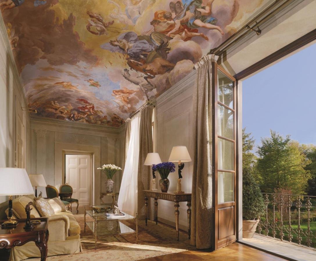 Sumptuous hotel suite in Florence with garden view, Italy