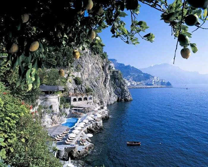 Hotel Santa Caterina saltwater pool perched above the Tyrrhenian Sea along the Amalfi Coast