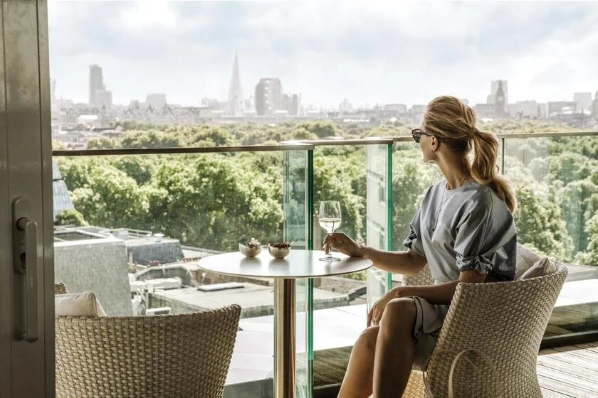 Four Seasons Hotel London at Park Lane park-facing suite balcony overlooking Green Park