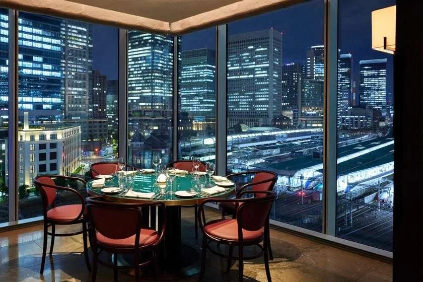 Four Seasons Tokyo Marunouchi restaurant at night with Tokyo Station view