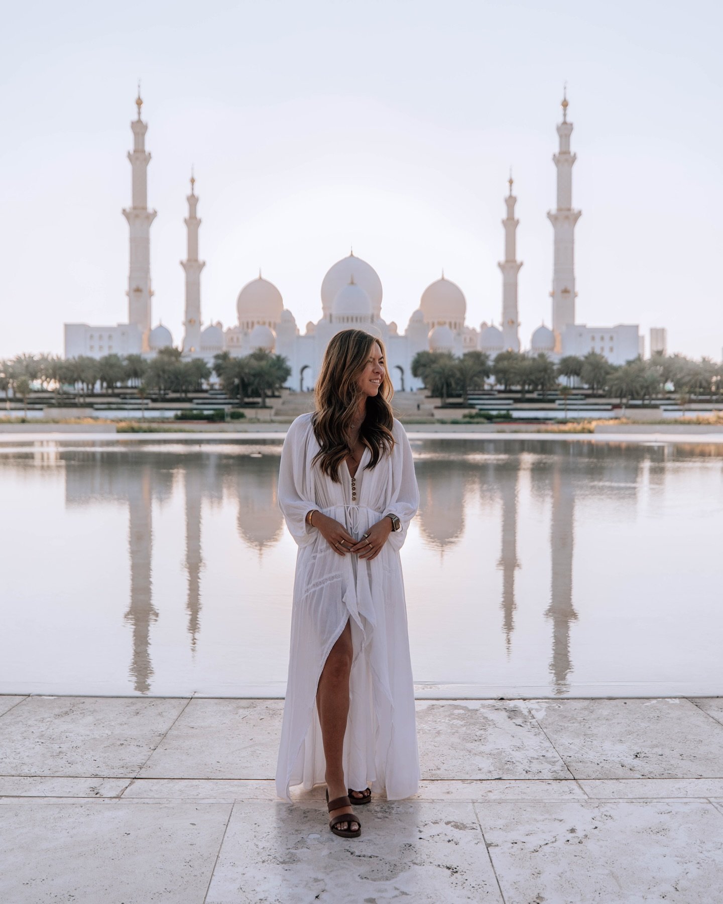 stepped into the sheikh zayed grand mosque in abu dhabi and felt everything slow down.
white marble, gold details, and the softest afternoon light - one of those places that makes you quiet without even trying.