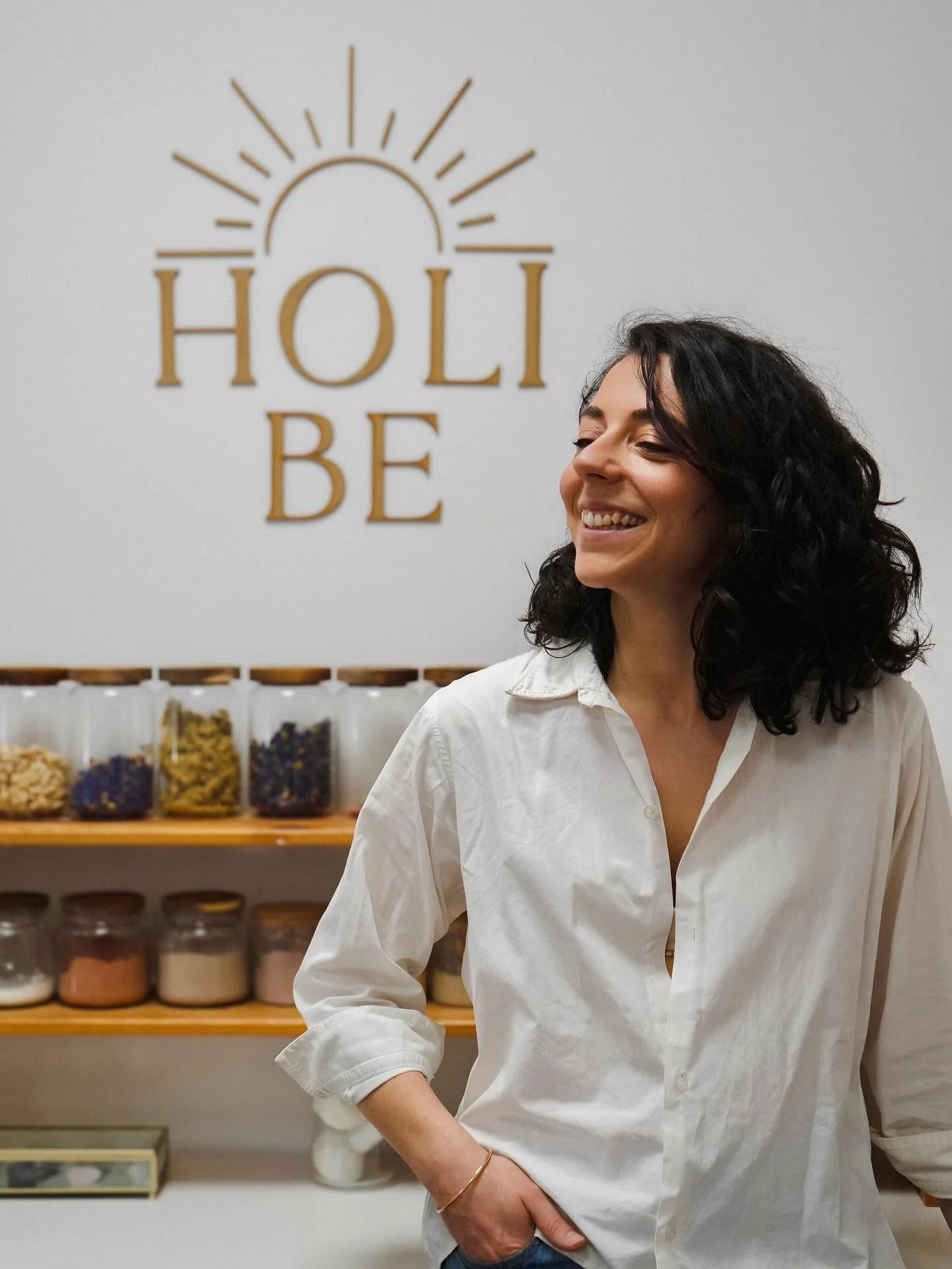 Une année de plus au studio 🙏🏽
Pas de grand changement ni de nouveau lieu à vous annoncer cette fois 😄
Mais vous dire encore merci, ça oui ! 
Merci pour votre confiance, pour vos retours, pour votre fidélité sile