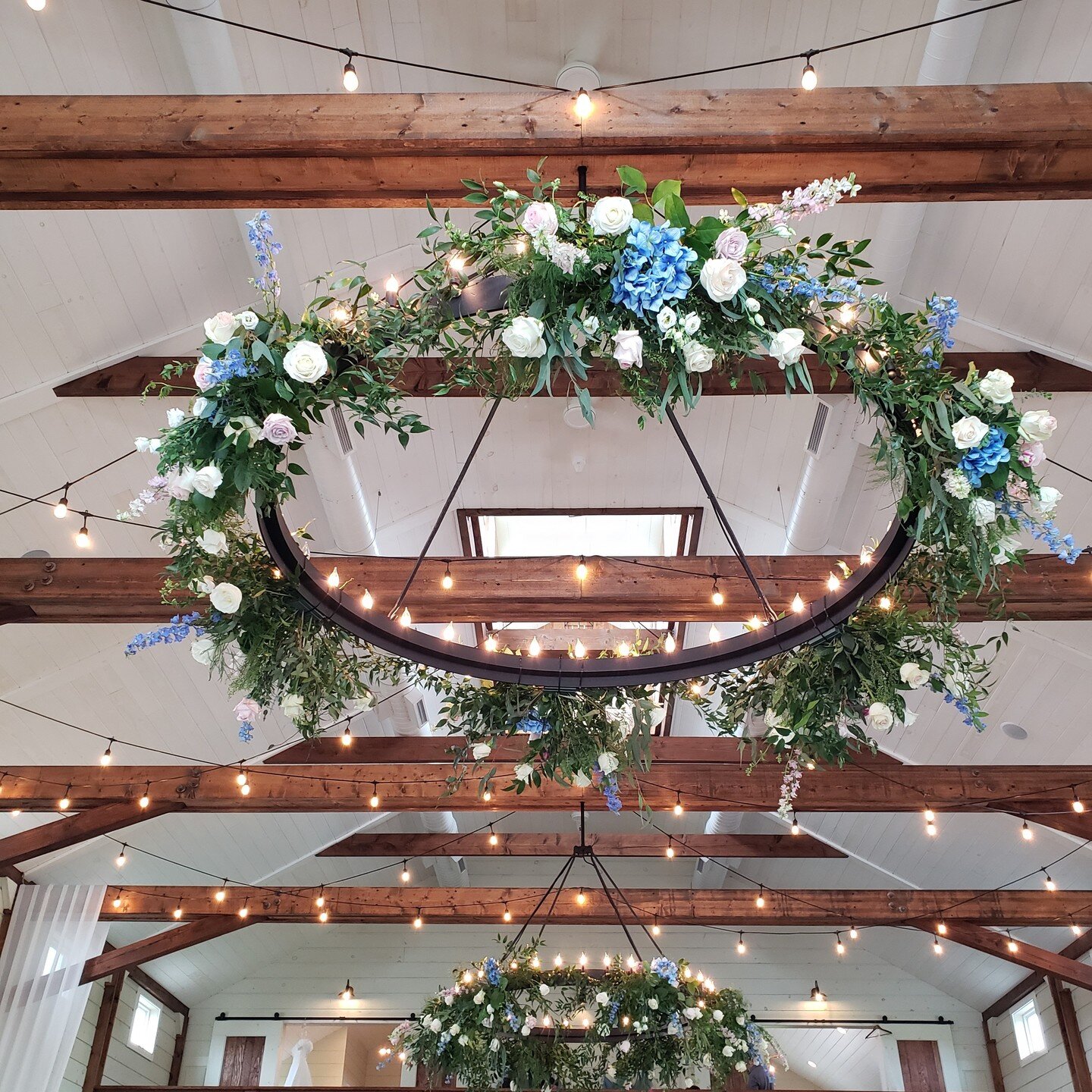 Our team is so excited to get back up on the ladders to create dramatic floral installments for our @tuckdinnfarm and @Harper brides! Beyond ready to kick off our 2024 wedding season!