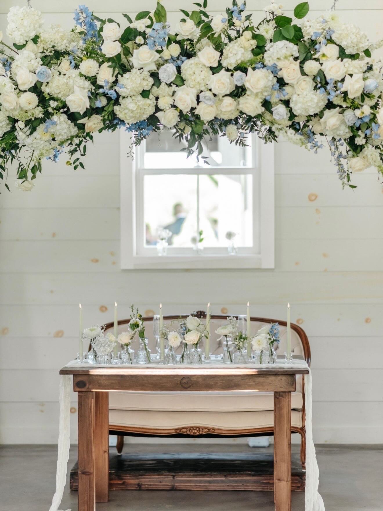 Sarah &amp; Kyle&rsquo;s wedding day was a beautiful celebration filled with love, timeless moments, and the dreamiest white and blue flowers 🩵

Wedding Venue 💒: @tuckdinnfarm
Photographer 📸: @reflectionsmediaweddings