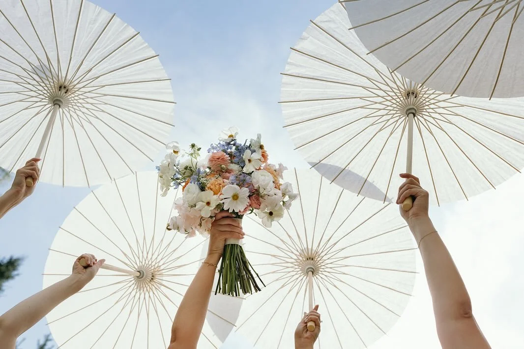 Erica and Nathan&rsquo;s wedding day was filled with sunshine, colorful flowers, and so much love 🤍💐

Wedding Venue 💒: @gardensofstonebridge 
Photographer 📸: @katrinamariephotog