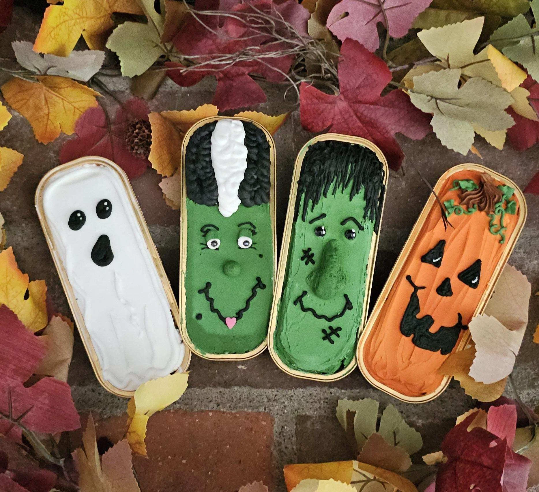 Teen Halloween Mini Cake Class