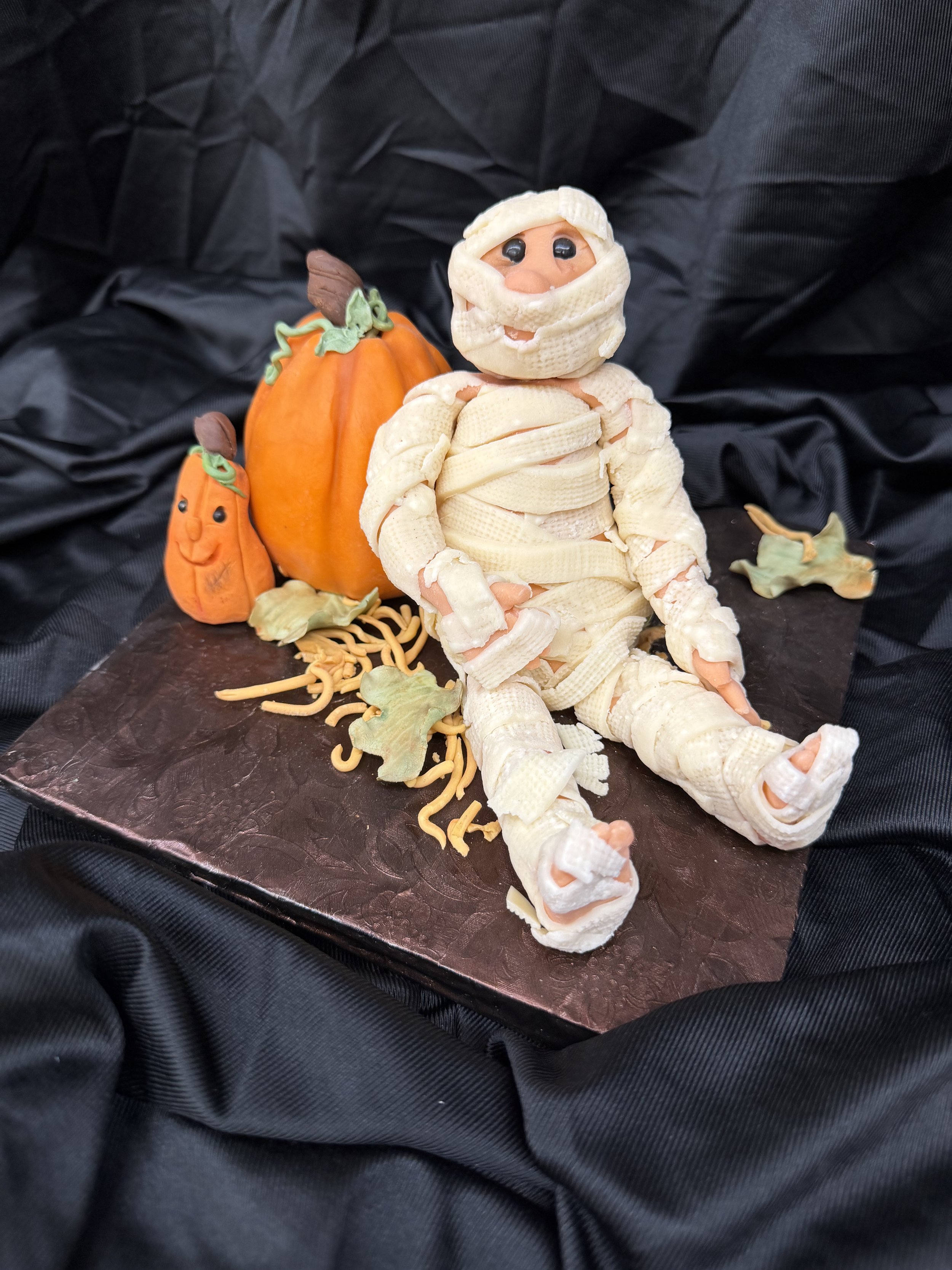 🎃 Mummy Modeling Chocolate Class 👻