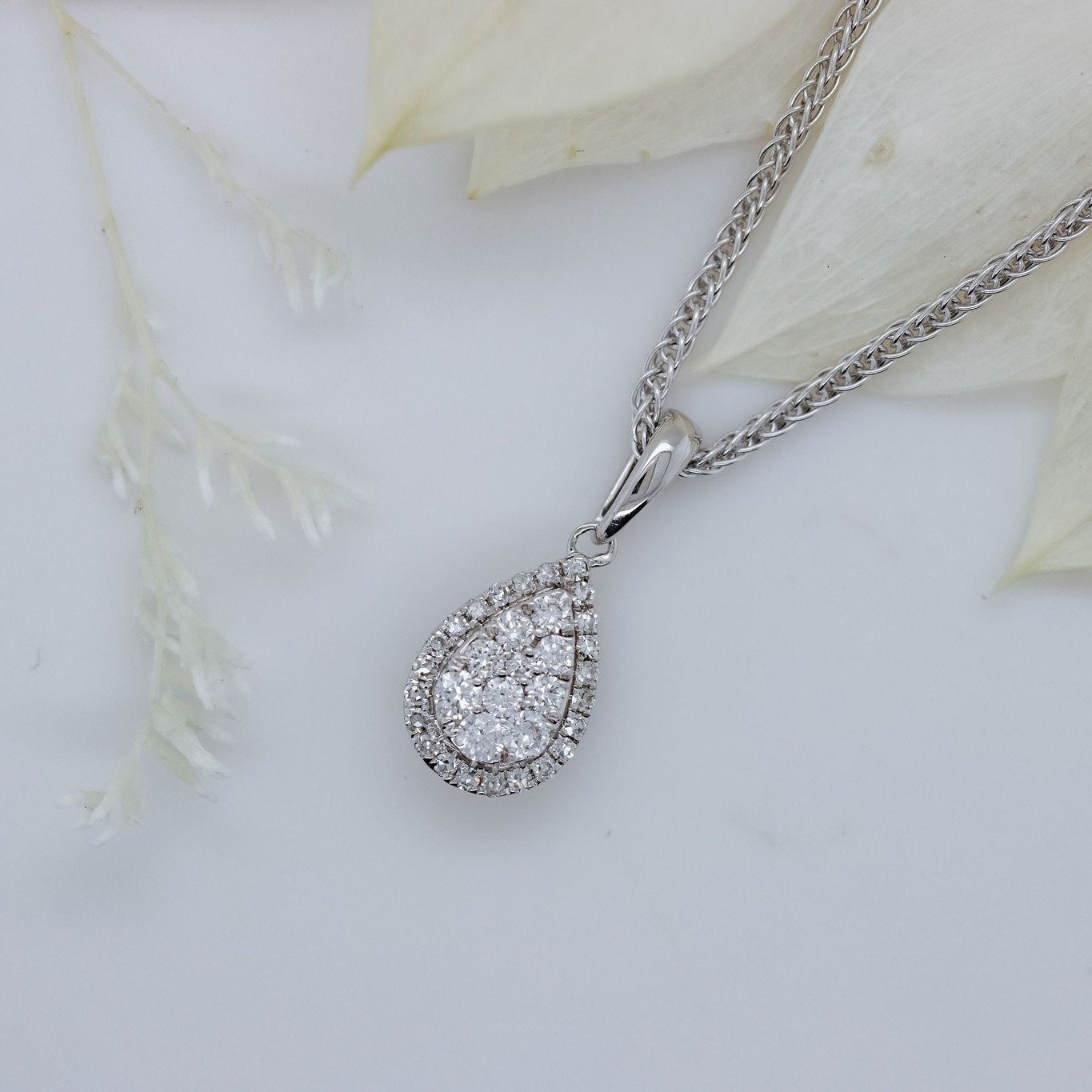 This delicate 18ct white gold cluster-set pendant with natural diamonds is an understated classic. Simple. Sexy. Effortless.

#whitegoldpendant #sexydiamonds #diamondpendant