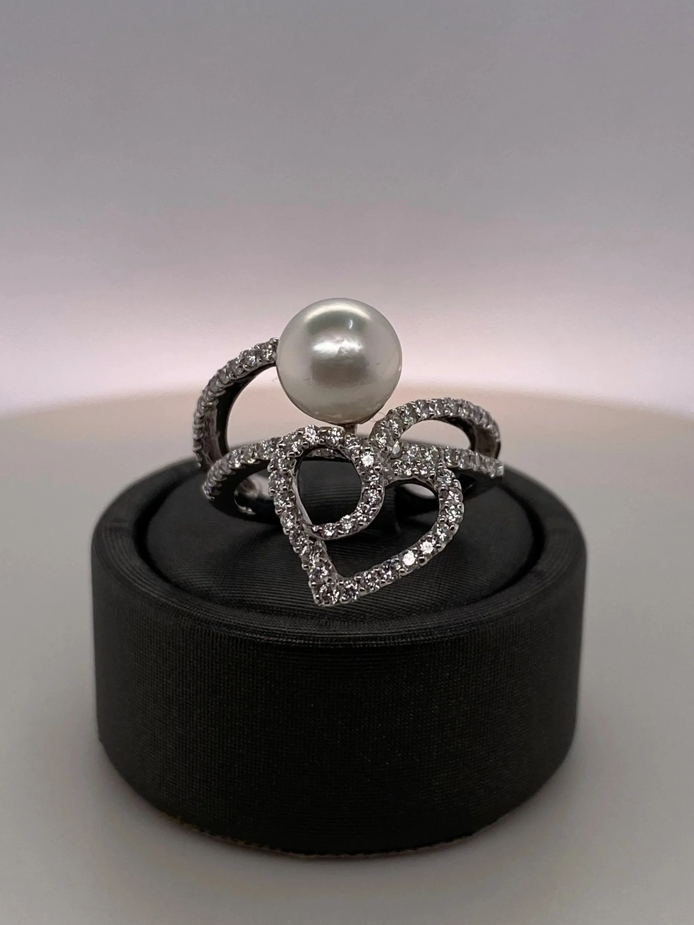 18ct+white+gold+FWP+dress+ring+on+stand.jpg