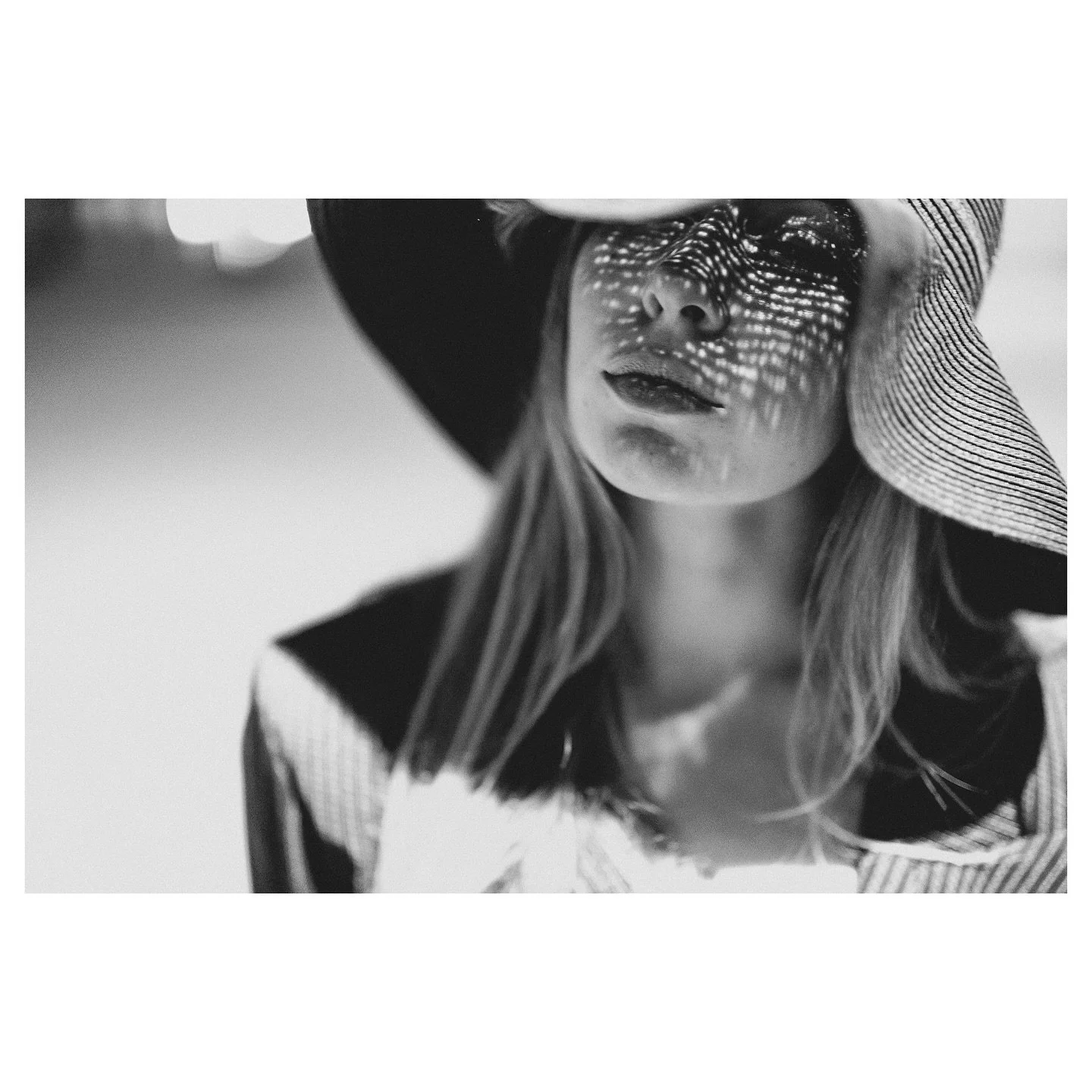 Would you believe me if I said the hat pics were snapped at 10 PM?
.
.
#Noir_Shots #blackandwhite #b&amp;w #world_bnw #bnw_life #edits_bnw #bnw_captures #blackandwhitephotography  #bnwmood #bnw_globe