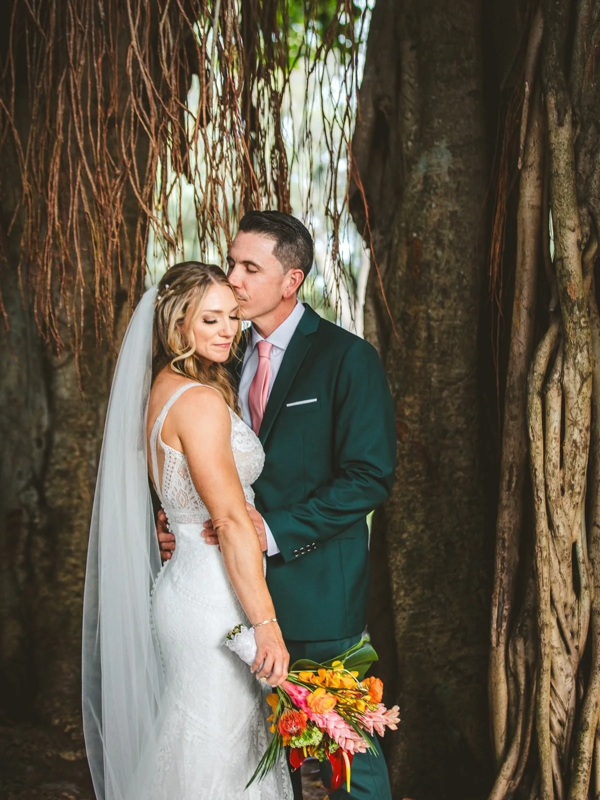 From &ldquo;I do&rdquo; to shuffleboard battles&mdash;this wedding at St. Pete Shuffleboard Club was one for the books. Such a unique space and an even better crew to celebrate with 🥌💍

#stpeteweddings #stpeteshuffle #floridaweddingphotographer