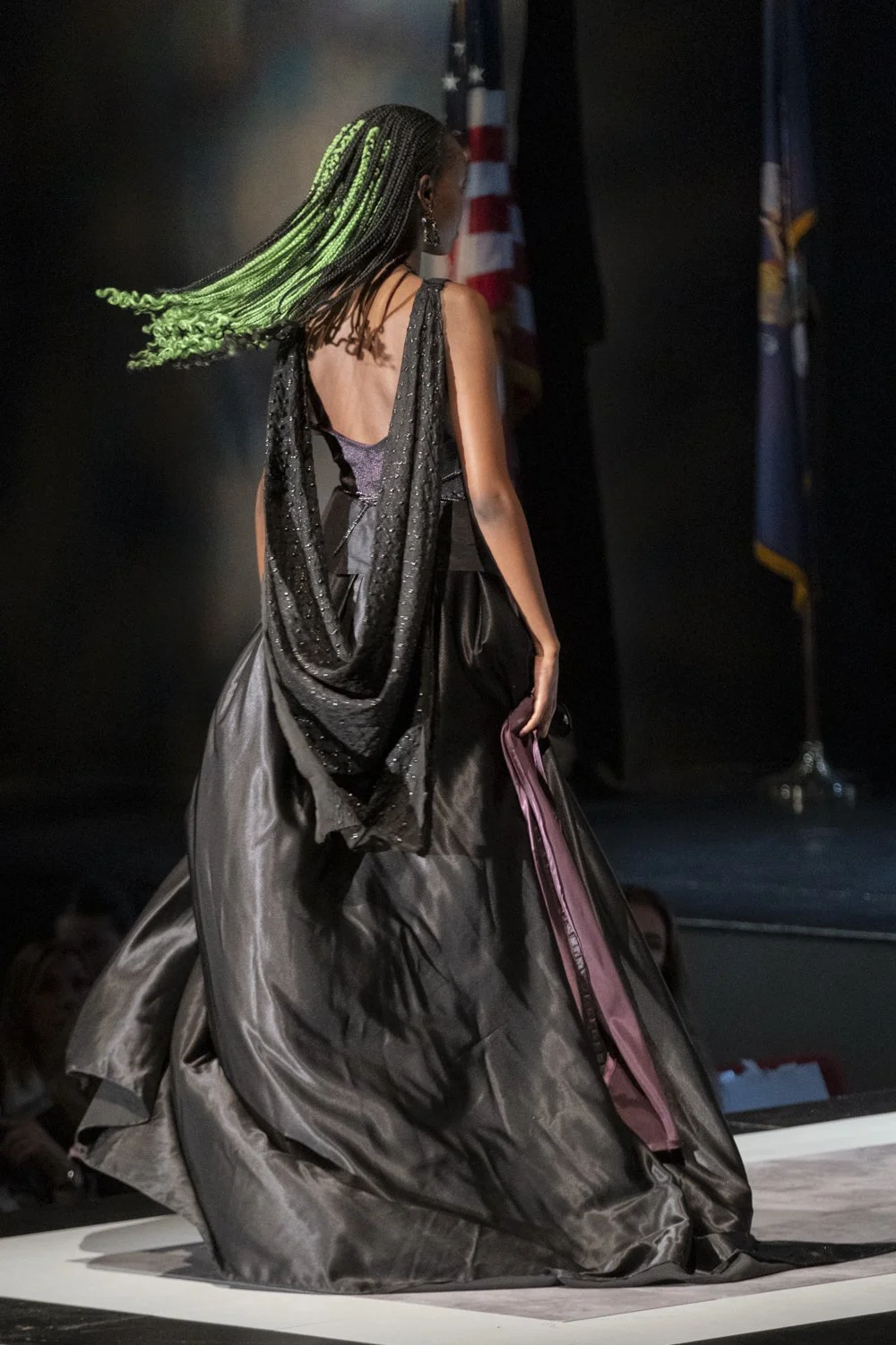 RUNWAY27_Nov2022_Julie Tu_050.jpg