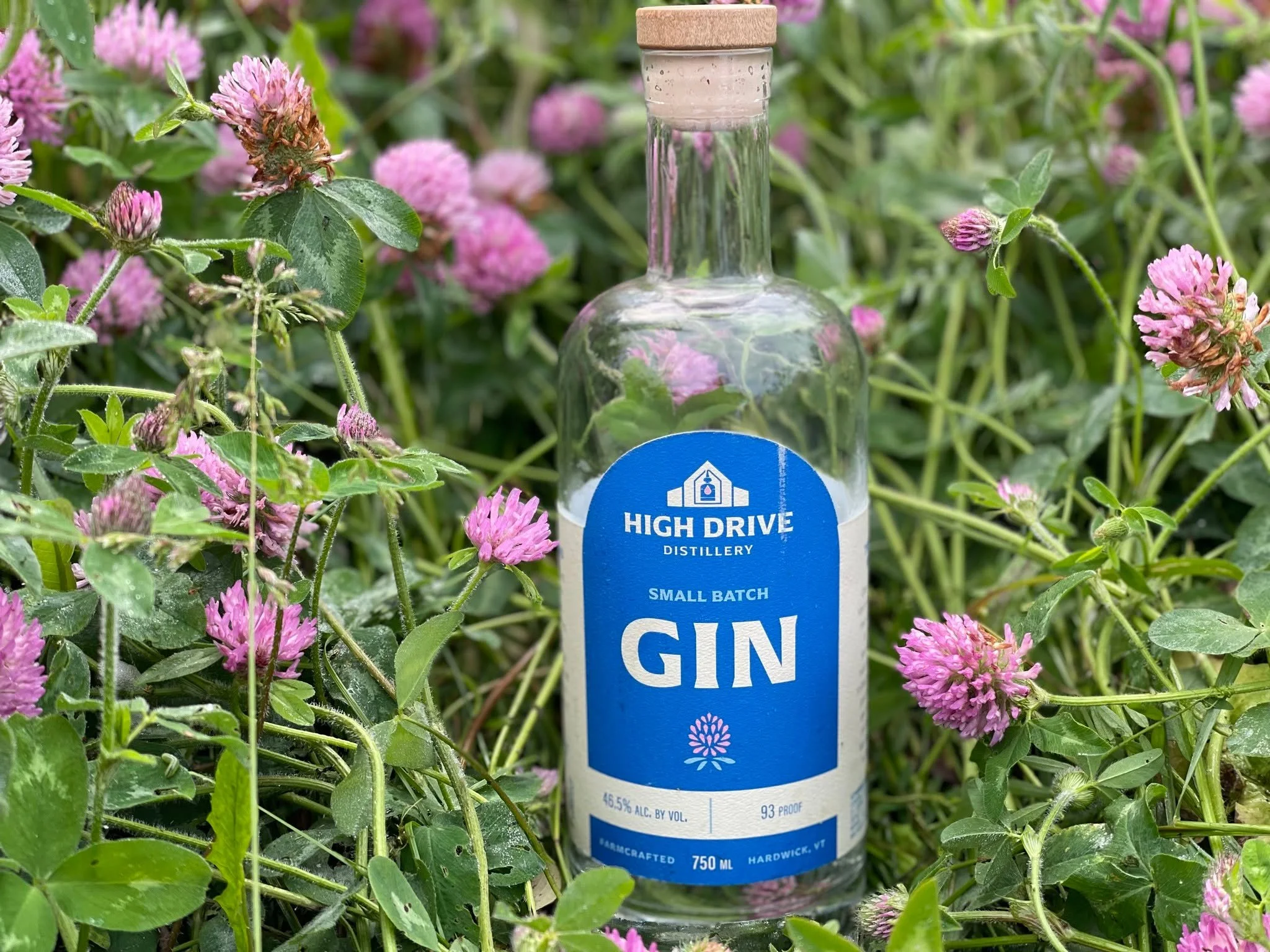 🥃 Cheers to a New Vendor: High Drive Distillery! 🌿
Get ready to discover a fantastic new addition to the Antiques and Uniques festival this year: High Drive Distillery!
They're bringing something truly special: local, farmer-distilled, farm-crafted