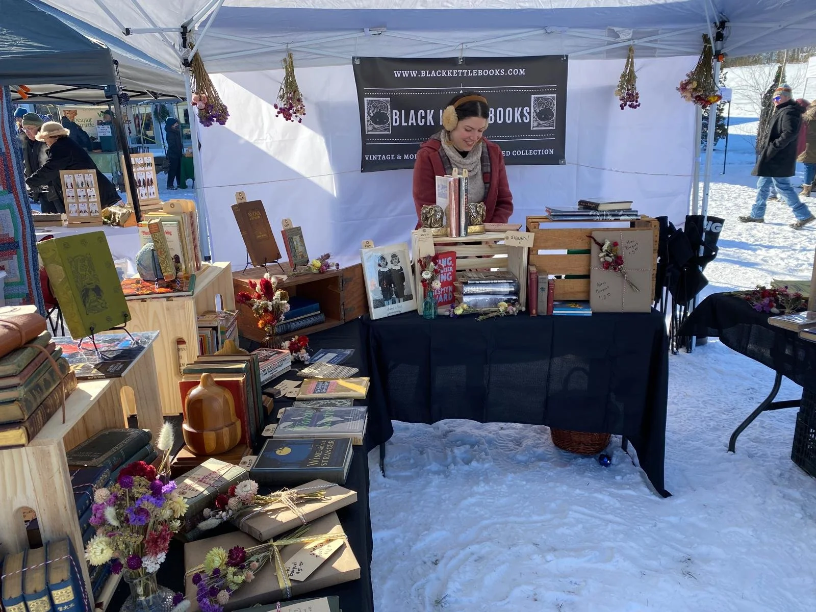 📚 Step into a Story at Antiques and Uniques with Black Kettle Books! 📚
We're absolutely thrilled to welcome a captivating new vendor to the Antiques and Uniques festival this year: Black Kettle Books!
Prepare to lose yourself in the charm and histo