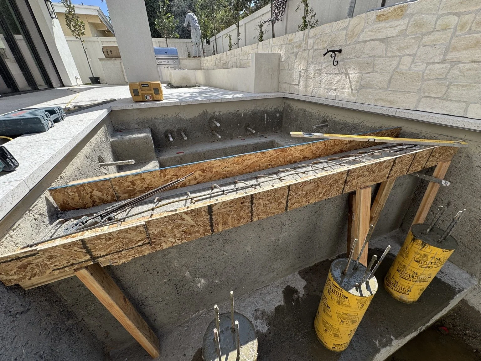 Structural swimming pool and spa reconstruction with reinforced concrete supports and forming