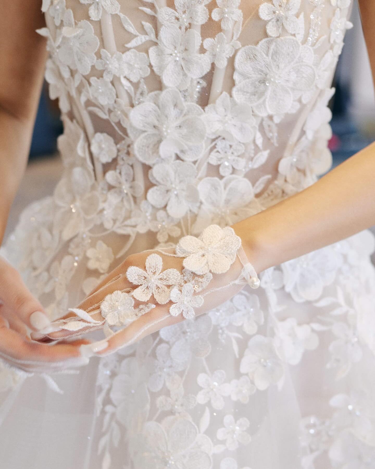 Forever obsessed with the delicate details 🕊️ 

🤍 shooting for @serenity.photographyau
