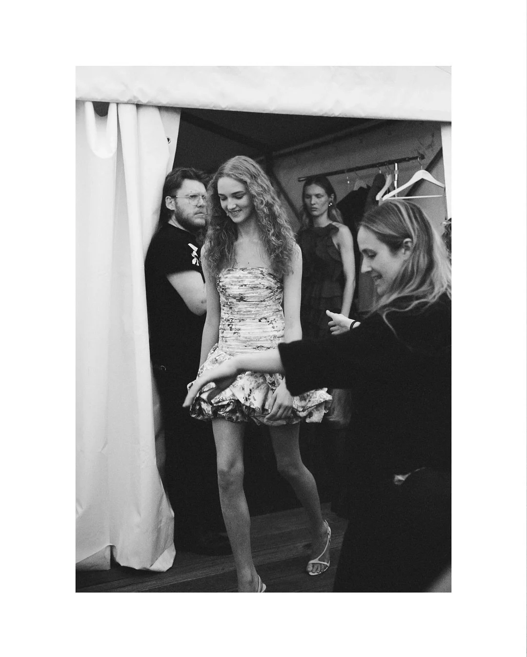 Models on film. On and off the runway.
📸📸📸 @_aje_ Resort 26

Photography: @ambermelody