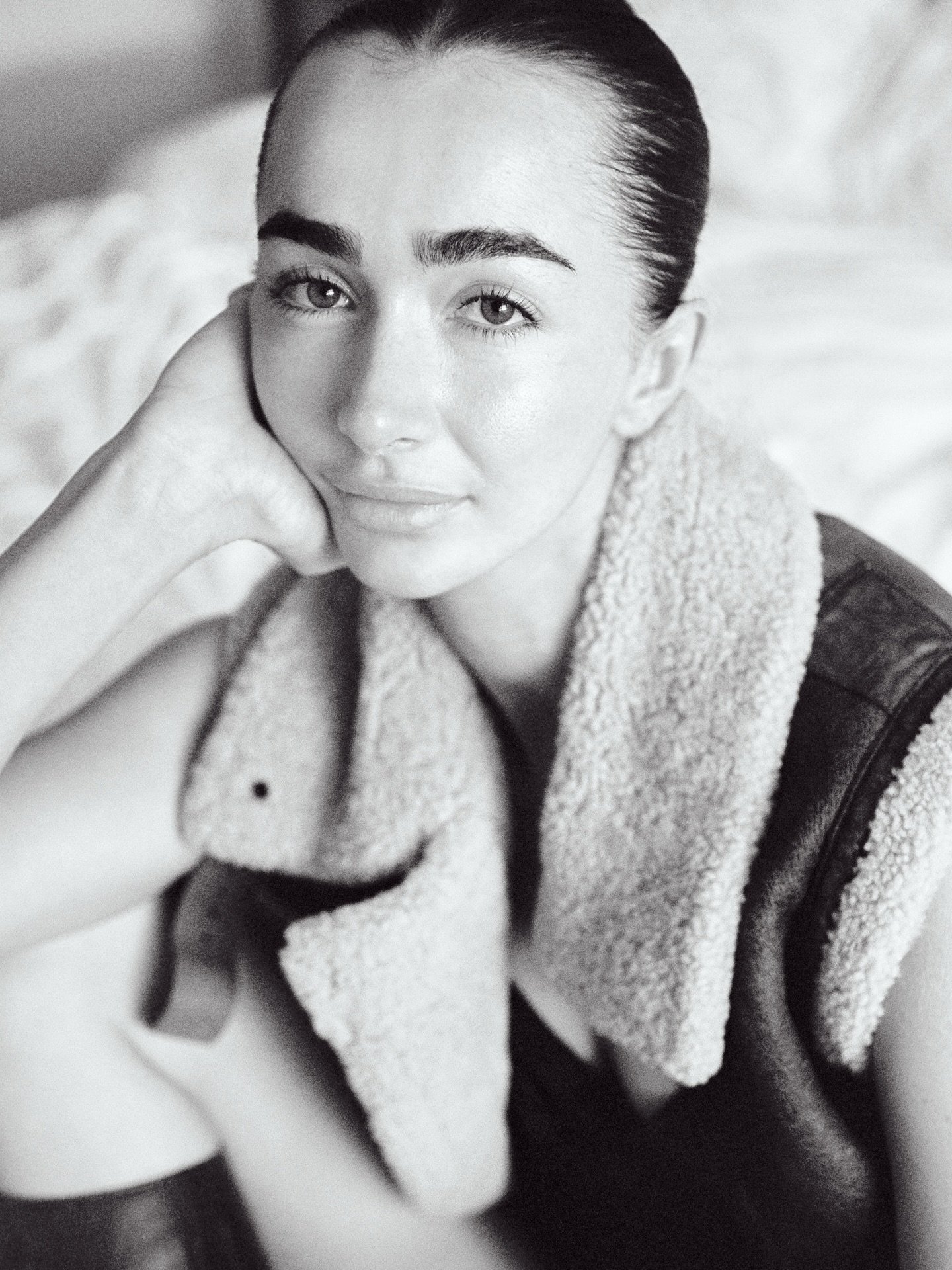 Billie at home in @ralphlauren 🖤

@billierosewhiite 
@ambermelody