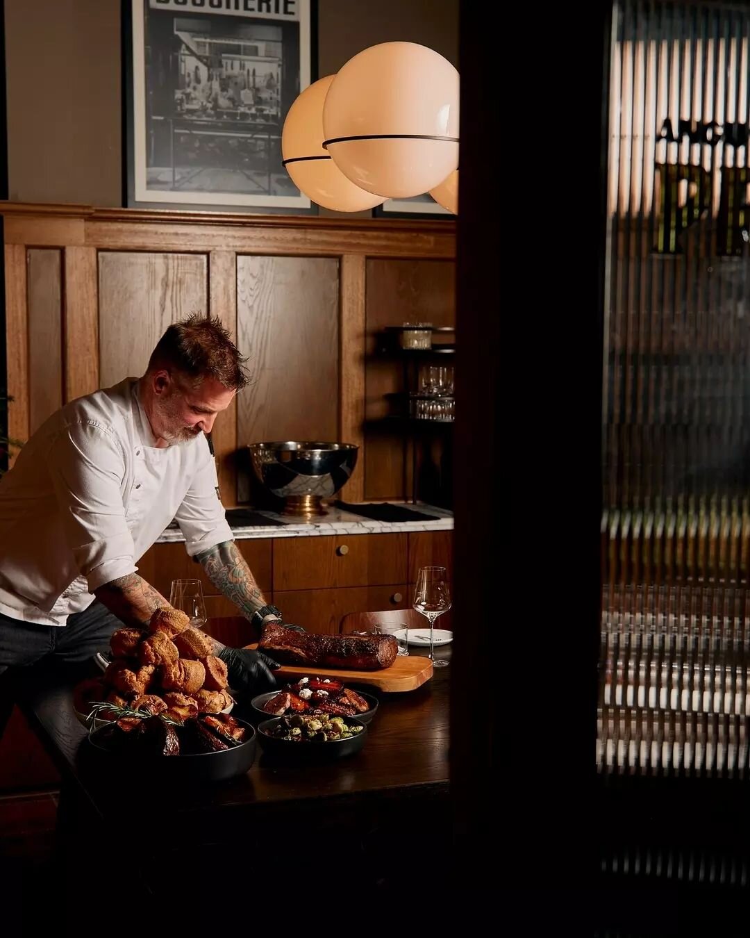 Our signature Roast Beef Sirloin served alongside mountains of Yorkshire puddings, crispy duck fat potatoes, and roasted seasonal vegetables &mdash; available every Sunday in our Private Dining Room for 12-18 guests.

Head to the link in our bio to s