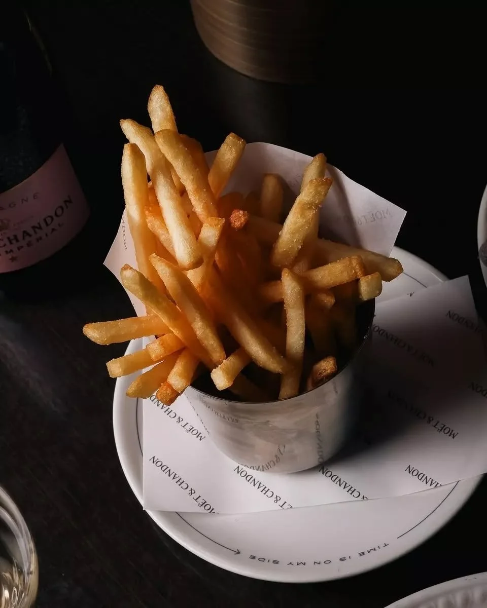 Our signature shoestring fries dusted with a healthy dose of truffle salt.

A crisp and robust glass of Mo&euml;t &amp; Chandon Imp&eacute;rial Brut.

Perfect Pairings at Angus &amp; Bon.

Reserve your table, head to the link in bio.