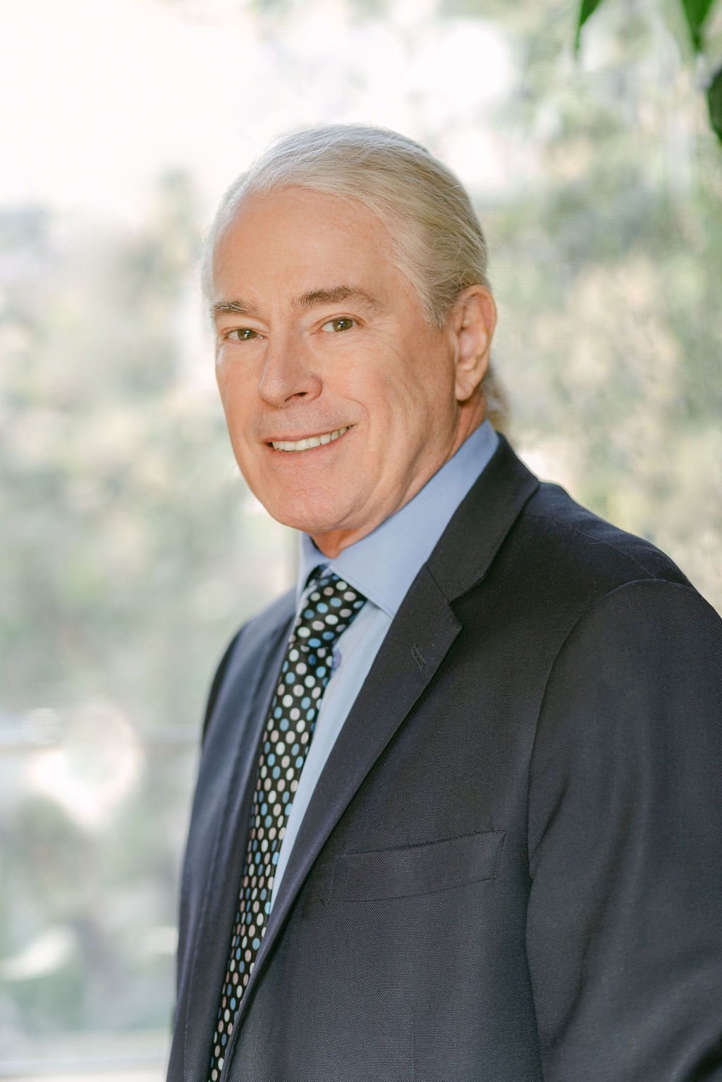 Dr. Robert Thompson