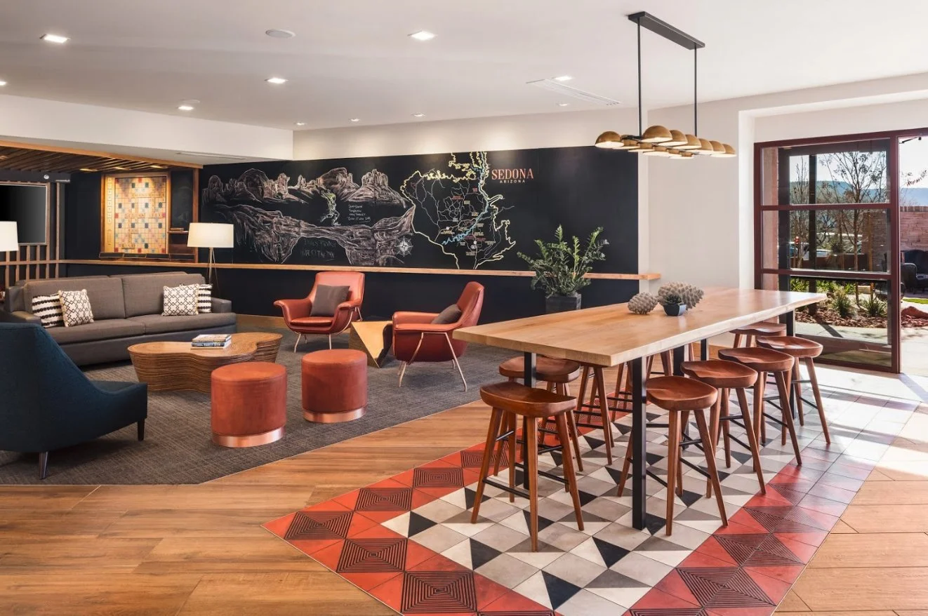 Hilton+Sedona+Shadowrock+Tap+&+Table+Interior+03.jpeg