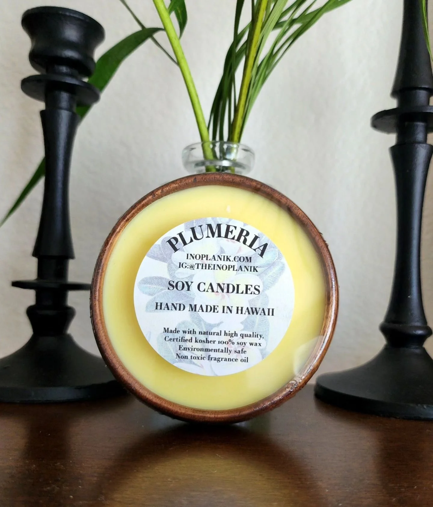 The perfect addition to any home 🕯Completely non-toxic and it smells fantastic 🌼 Order now at inoplanik.com #soycandles #candle #handmadewithlove #handmadegifts #madeinhawaii #christmasgift #christmasgifts