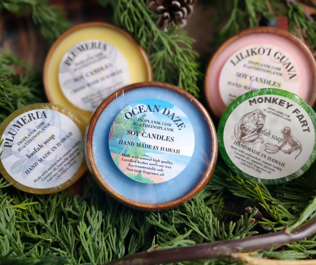 The perfect Christmas gift for your loved ones...or even for yourself 🙂&zwj;↕️ shop now at our website (link in bio) #christmas #christmasgift #giftideas #handmadegifts #handmade #madeinhawaii #candles #soycandles #supportsmallbusiness