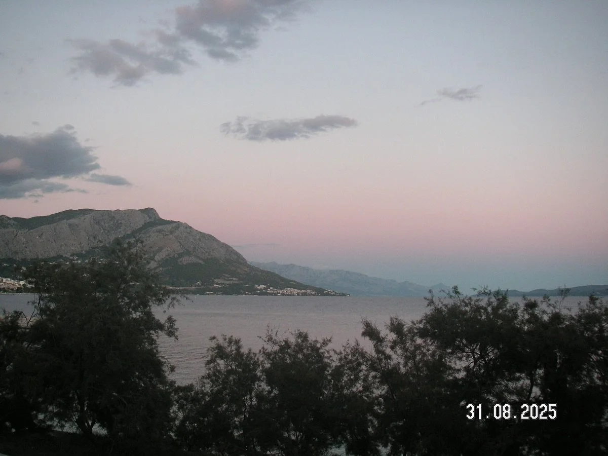 croatia ⭐️💘🐈&zwj;⬛🩵&lt;3🐬💓

I sell cool stuff: 
www.poppymaycollective.com

☆ ☆ ☆
#poppymaycollective #smallbusiness #vintage #fashion #instagram #styling #stylist #blog #croatia #travel