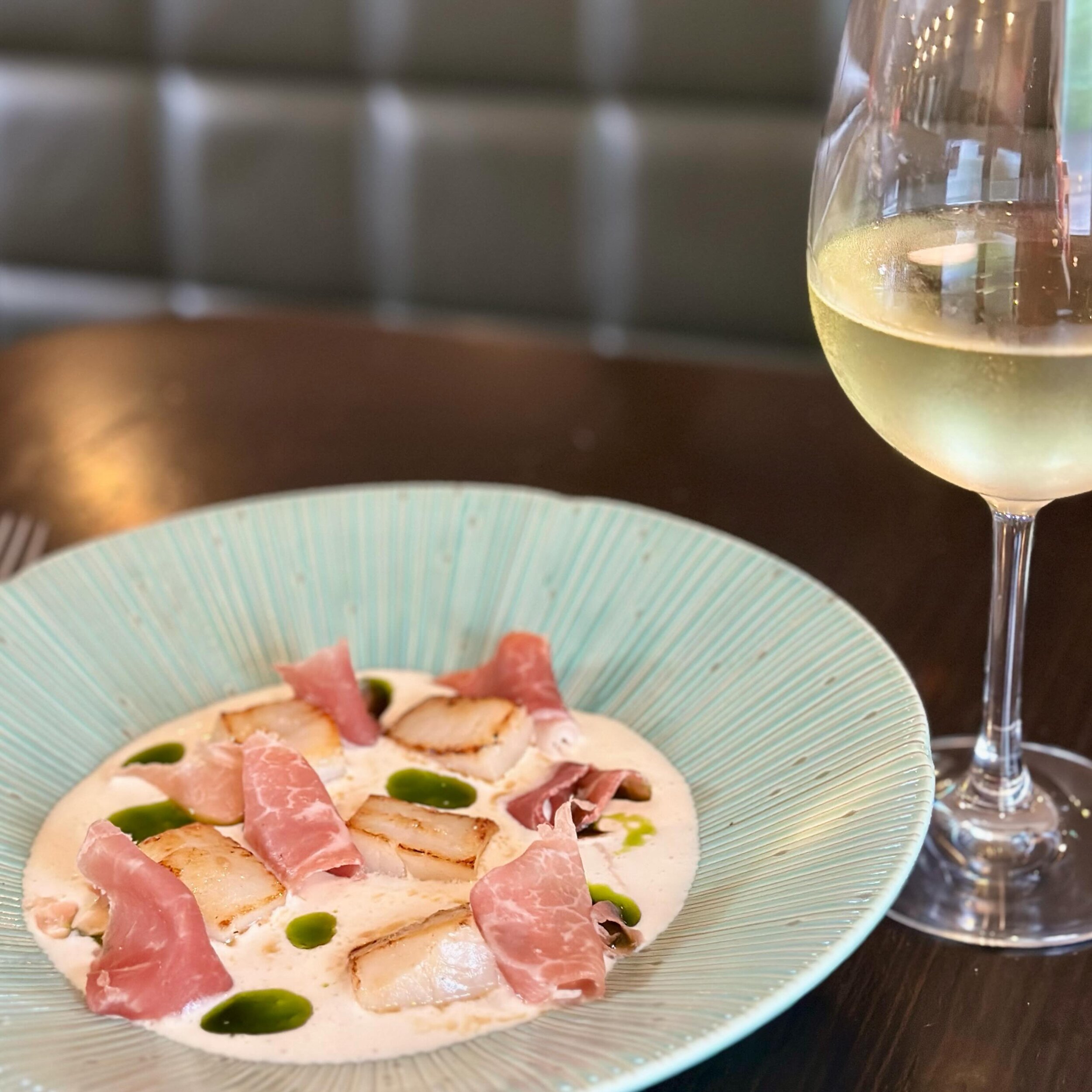 It&rsquo;s @newcastlefoodmonth and this is our &lsquo;plate date&rsquo; lunch special: Seared Japanese scallops, Ajo Blanco, 24-month-old prosciutto, chive oil, served with a glass of 2021 Scarborough Chardonnay. 
Available for lunch daily for the mo