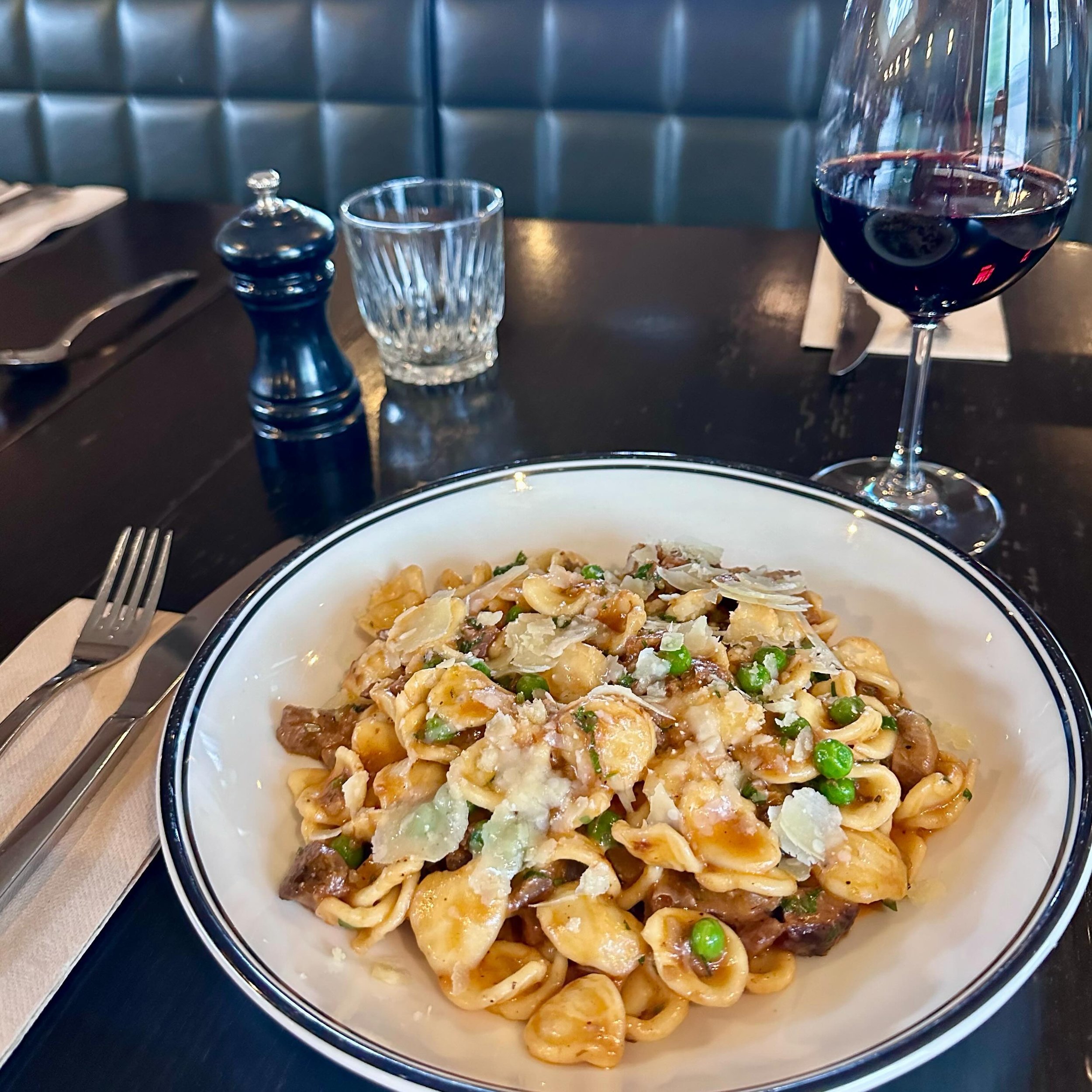 Cosying up to lamb ragu and a glass of red 😊 

Braised lamb shoulder ragu, orecchiette, peas, parsley, parmesan - now available on the specials menu.

#lambragu #todaysspecial #lunch #dinner #pubfood #noordinarypubfood