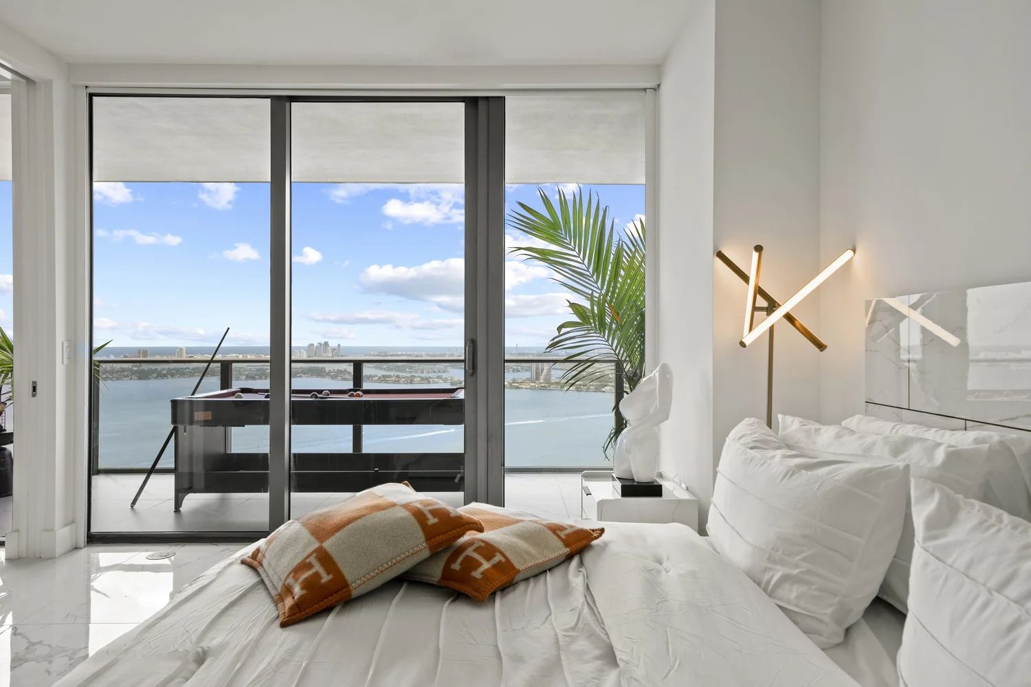 Bedroom with bay view in Miami