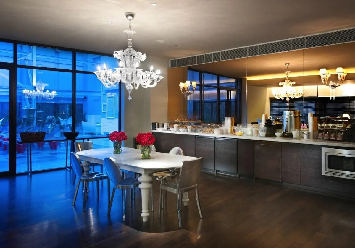 Breakfast bar with floor-to-ceiling windows