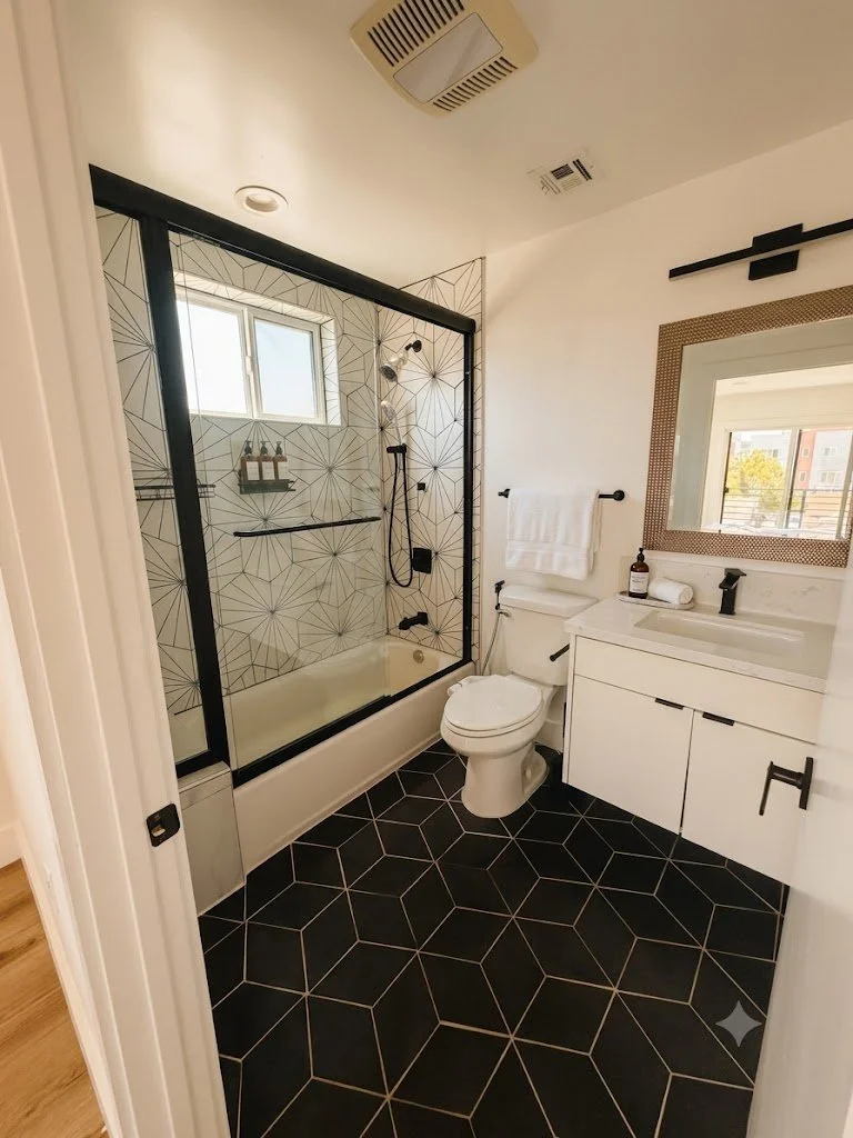 Sycamore 2 _ Suite C _ Bathroom.jpg