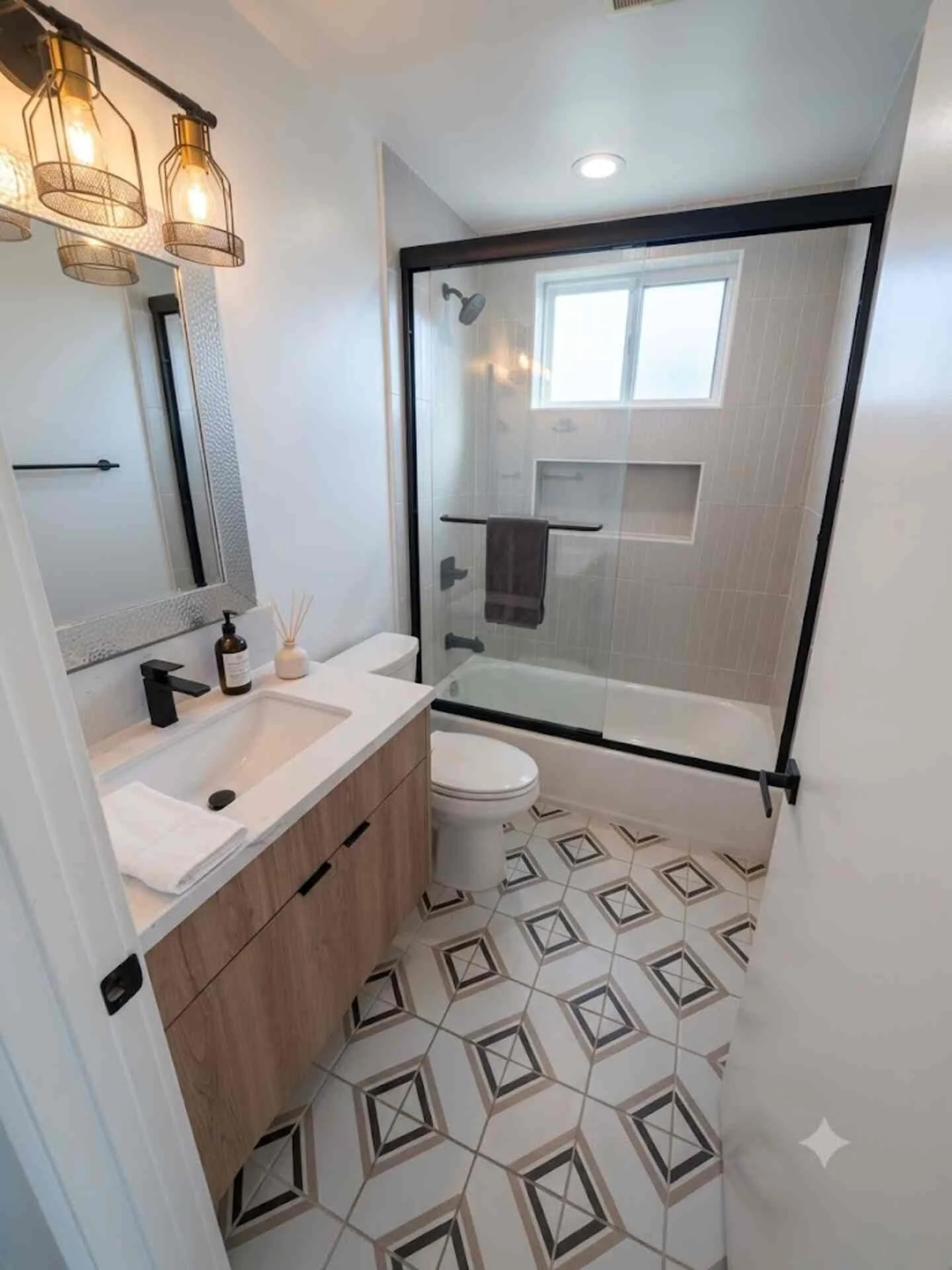 Sycamore 2 _ Suite A _ Bathroom.jpg
