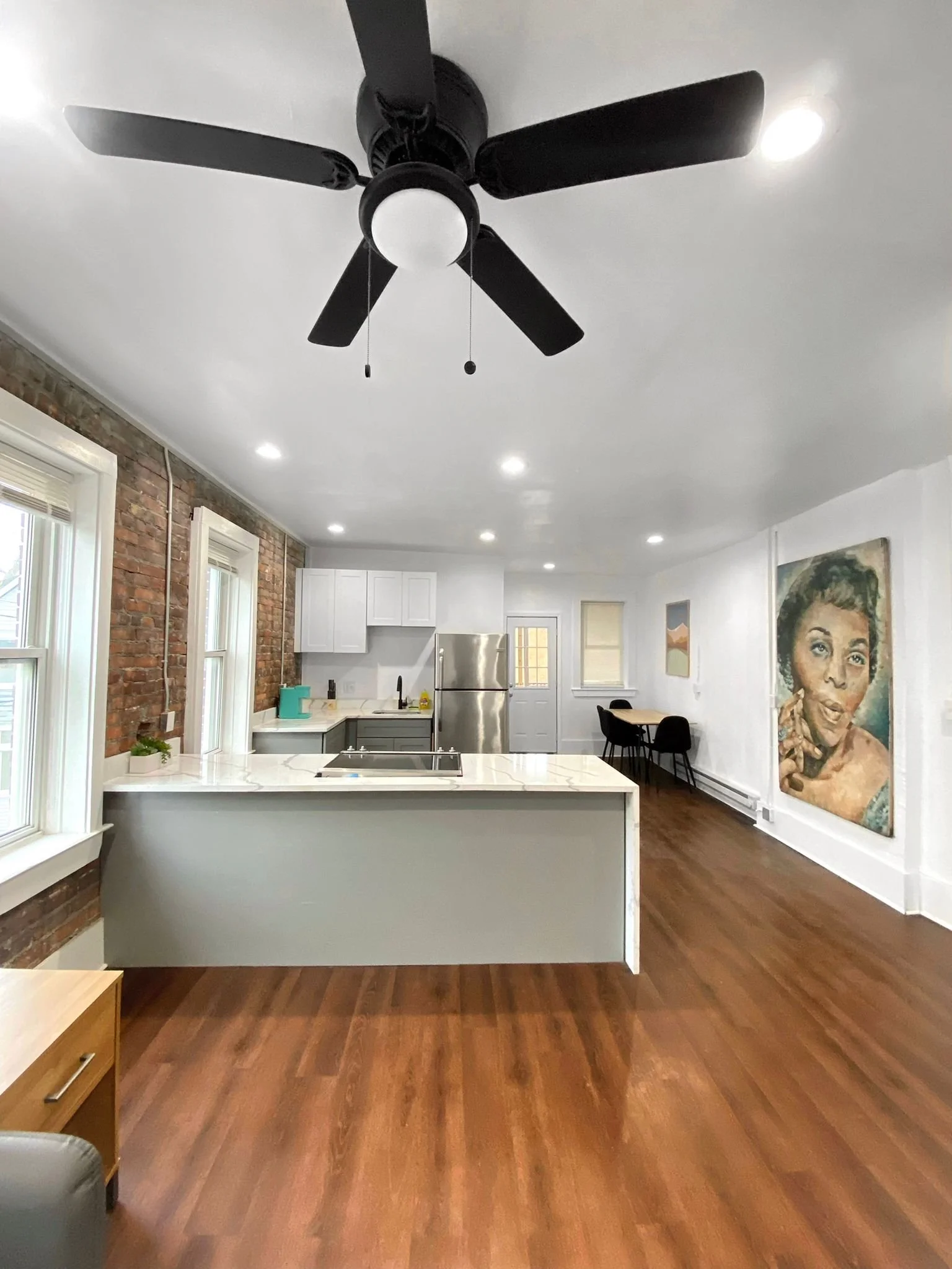 Ave Apartment Building