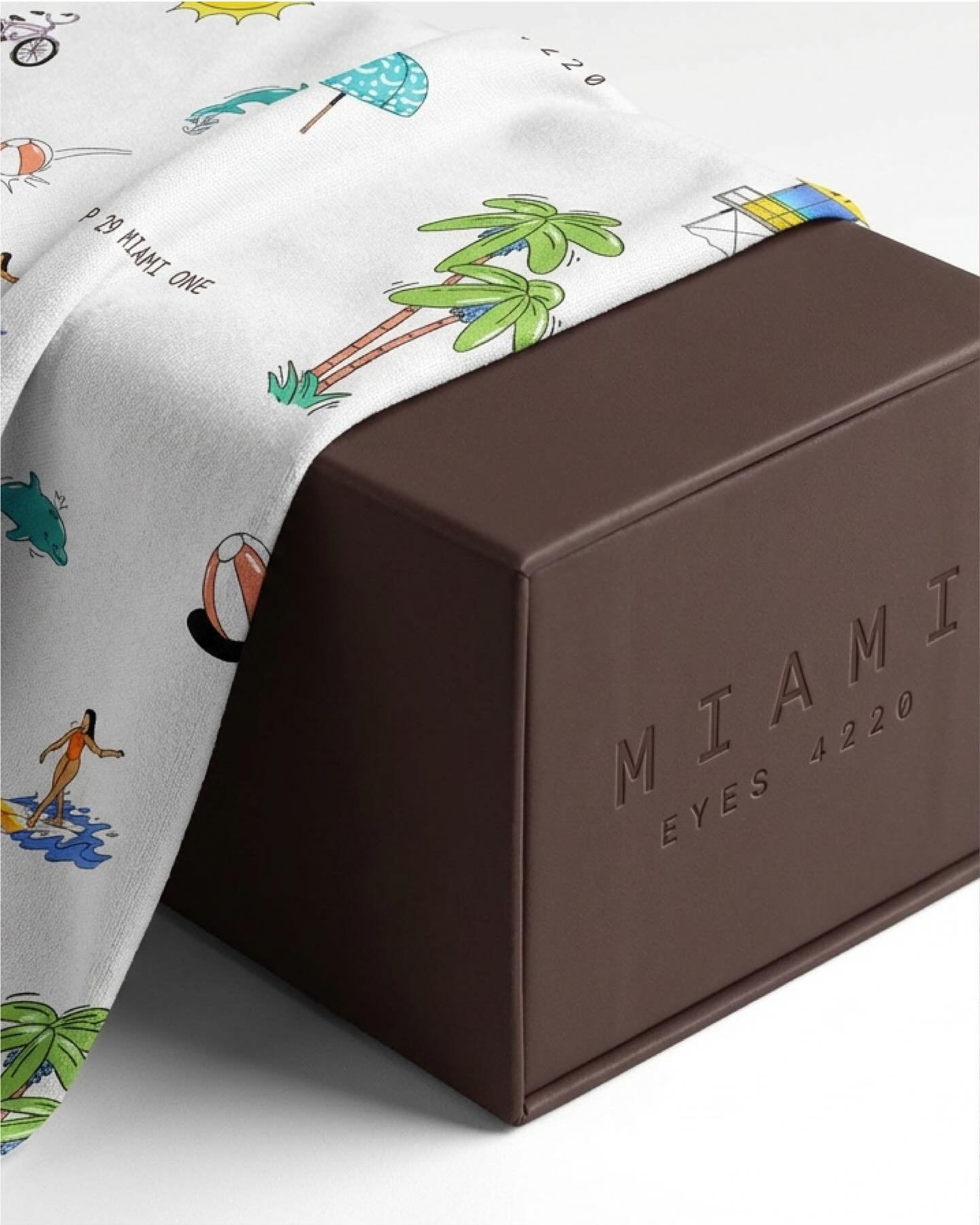 Inspired by local typography and a coastal lifestyle, MIAMI EYES is a new optometrist based in Miami 4220 on the Gold Coast. A bold colour palette, iconic illustrations informed by local signage and typography informed by the Snellen chart, MIAMI EYE