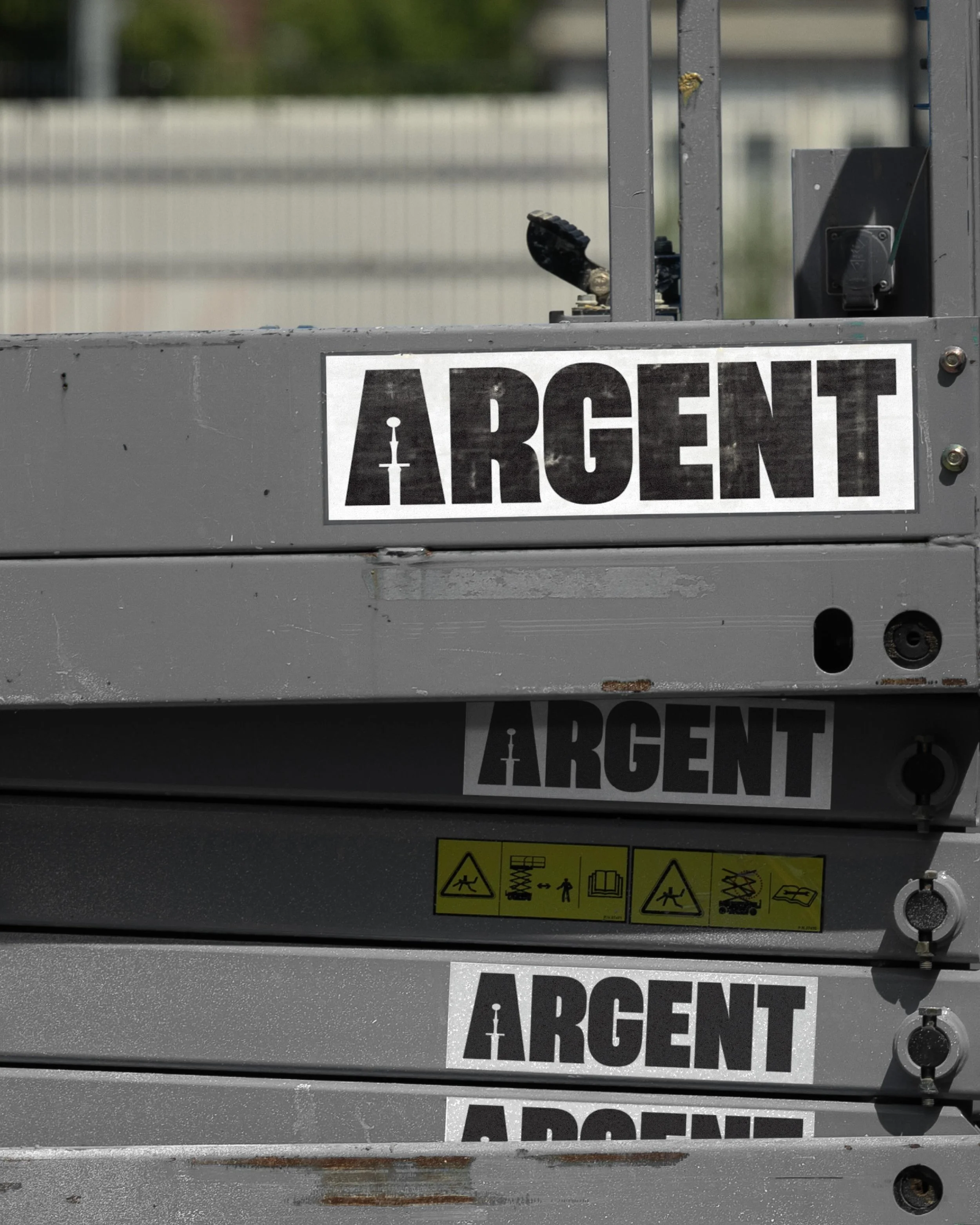 Argent Minerals.
Argent takes its name from the French word for silver, a symbol of value, refinement and enduring craft. Inspired by the discipline of the silversmith and the forging of blades, the brand identity reflects strength, precision and tra