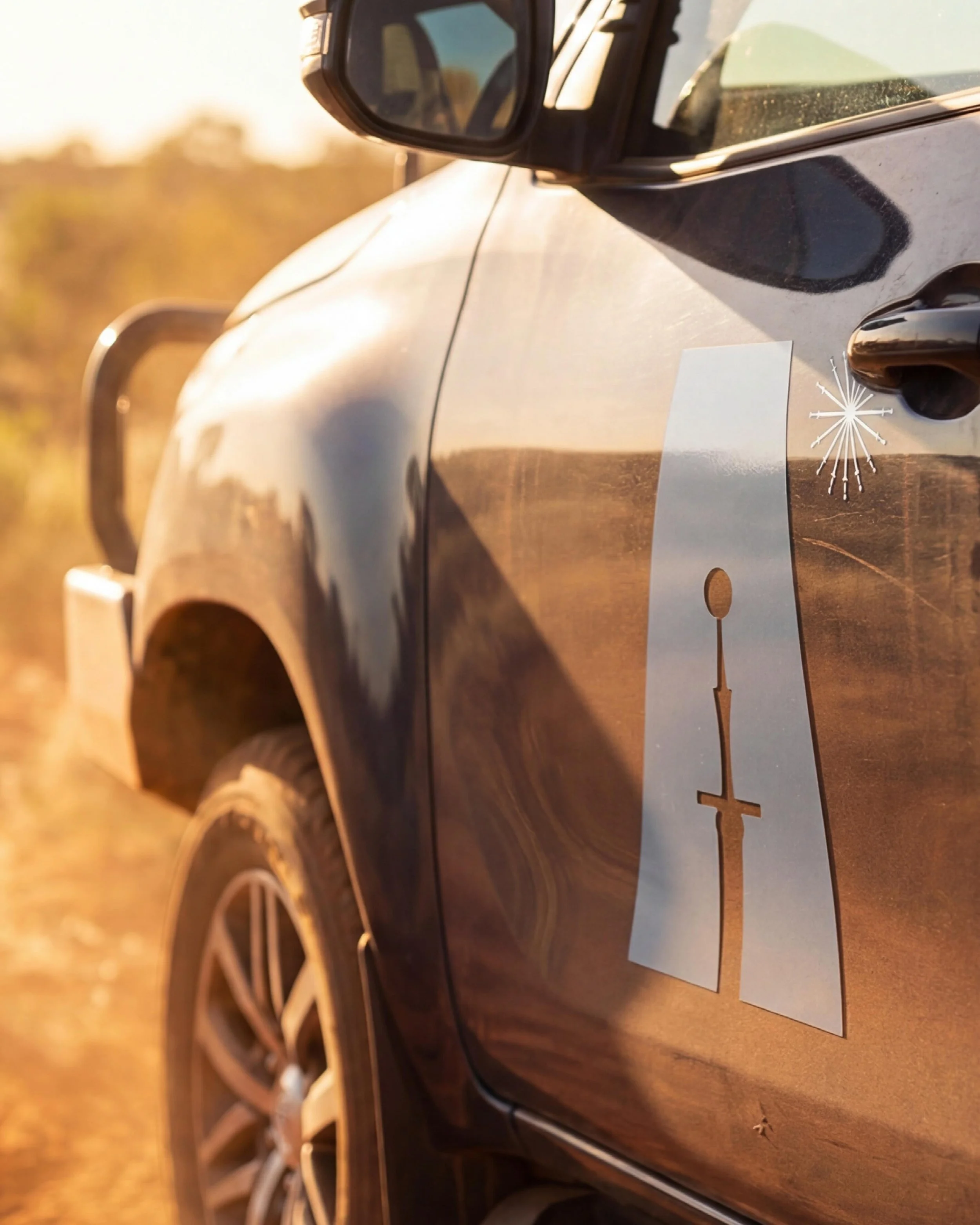 Argent Minerals.
Argent takes its name from the French word for silver, a symbol of value, refinement and enduring craft. Inspired by the discipline of the silversmith and the forging of blades, the brand identity reflects strength, precision and tra