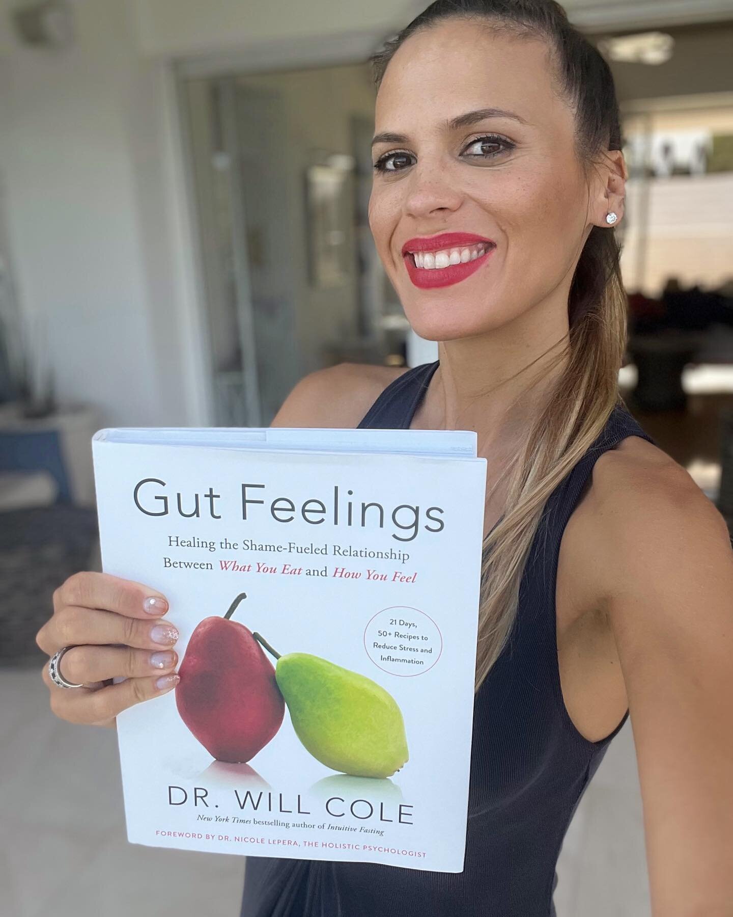 What I&rsquo;m reading for May: &ldquo;Gut Feelings&rdquo; by @drwillcole ❤️ 
Join me and @make_a_healthy_change  for &ldquo;Nourish from Within&rdquo; book club. Our first virtual discussion is May 25. DM for details. 

#guthealth #nutrition #wellne