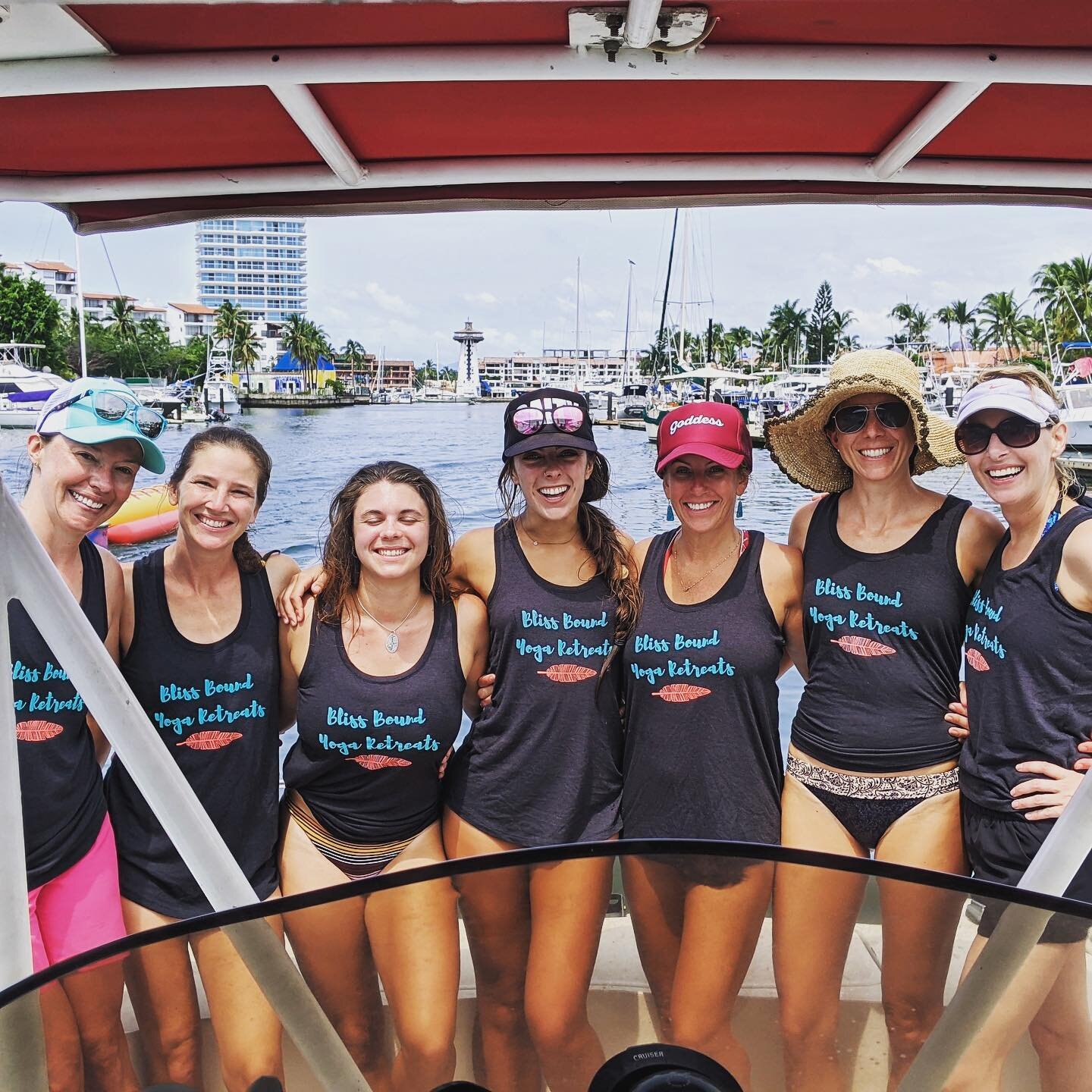 I couldn&rsquo;t imagine a better place then to be with this group in this place feeling free and safe swimming with wild dolphins🧜&zwj;♀️ #blissboundyogaretreats #gatheryogaevergreen  #findyourfreedom #bliss #yogaretreat #xinalani #wildlifeconnecti