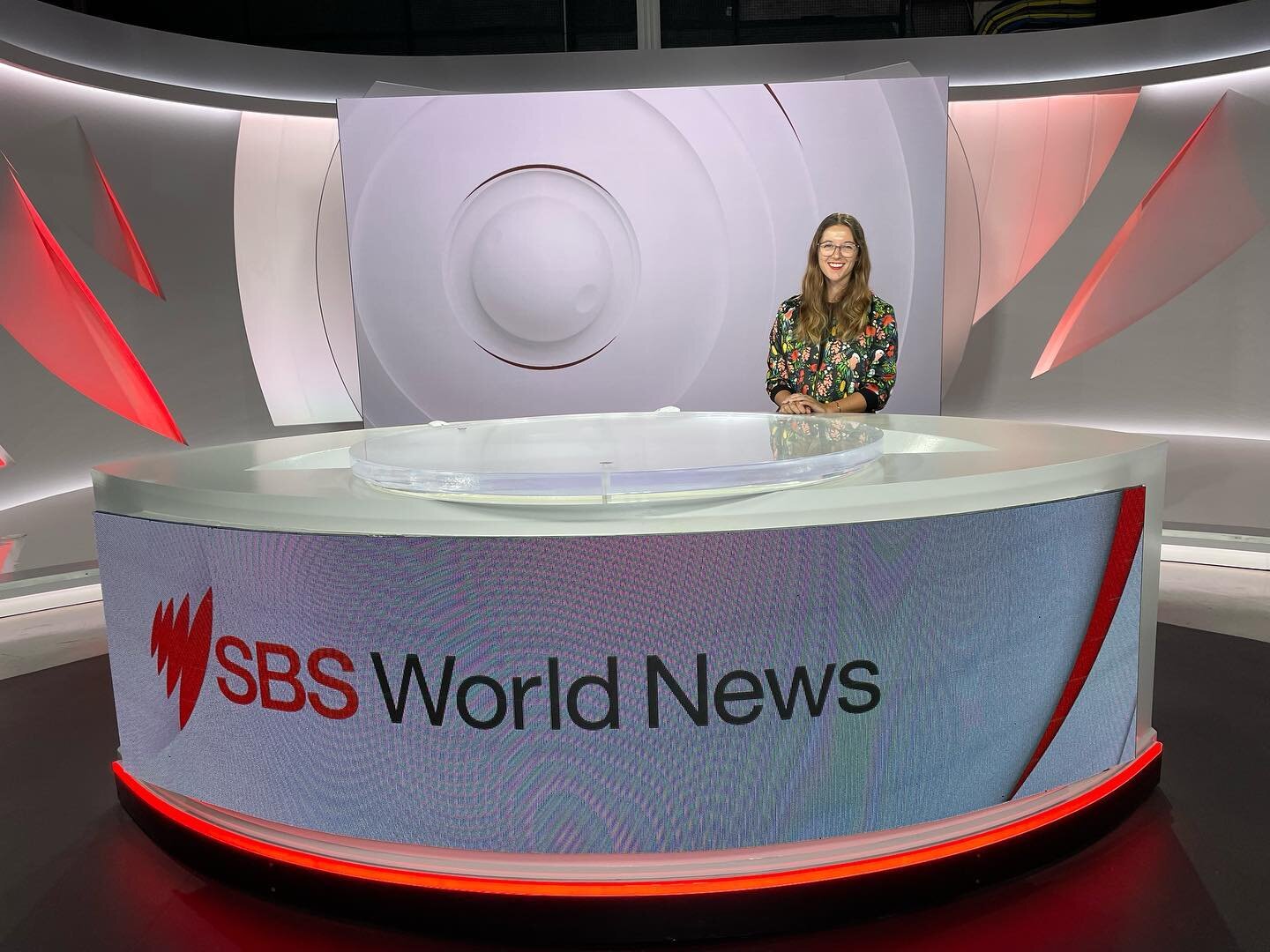 Coming to you live for you daily dinosaur update 🦖

Yesterday I had the privilege of doing another round of media training with the #superstarsofstem at @sbs_australia! We were able to question journalists about how we can get into the right room to