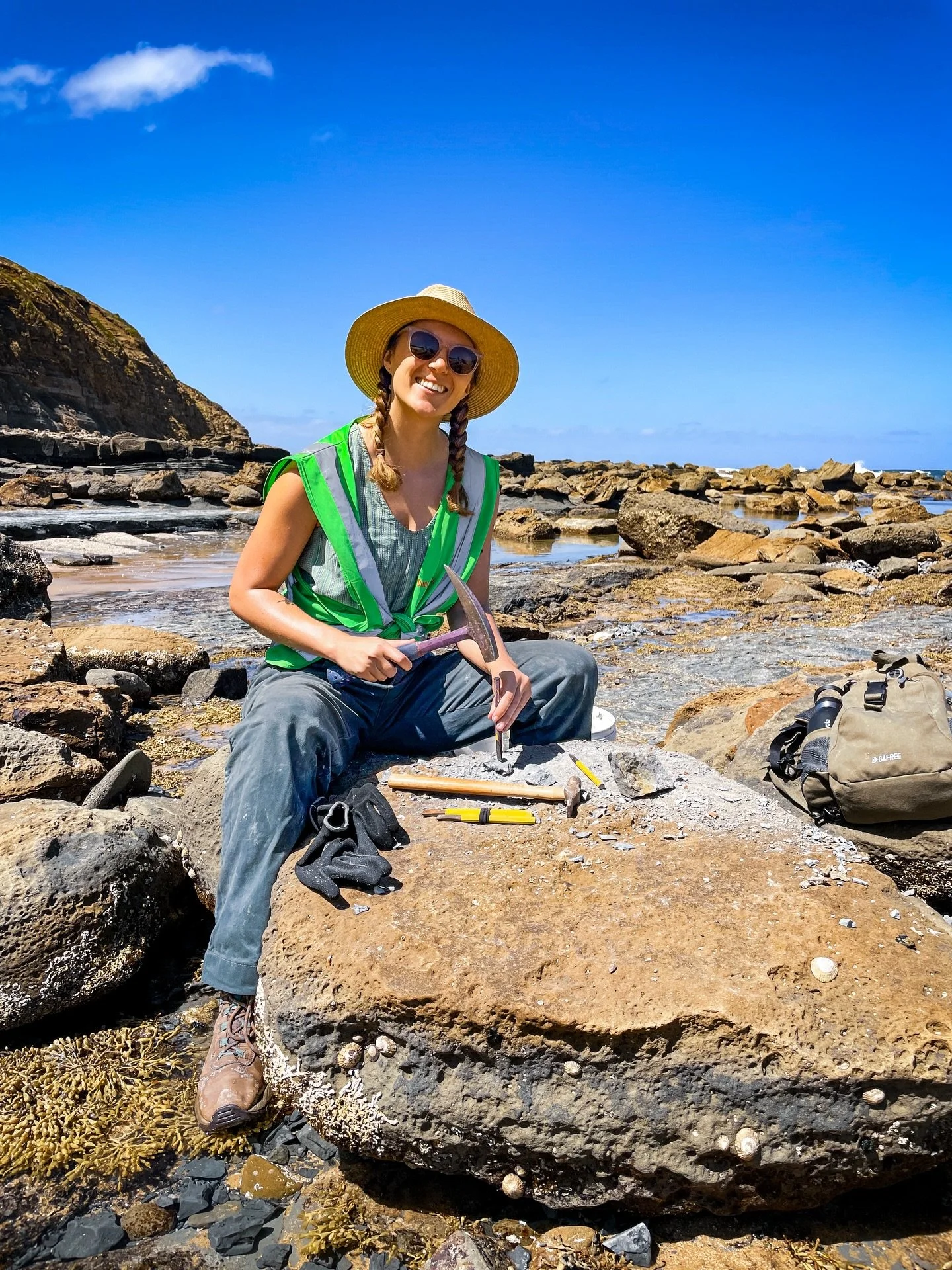 I would like to return to when this was my office please 🦖🦕

Over three weeks of our annual dig, the Dinosaur Dreaming crew pulled out around 16(!) new turtle fossils (lots of near complete shells), dinosaur claws and teeth, limb bones, and even a 