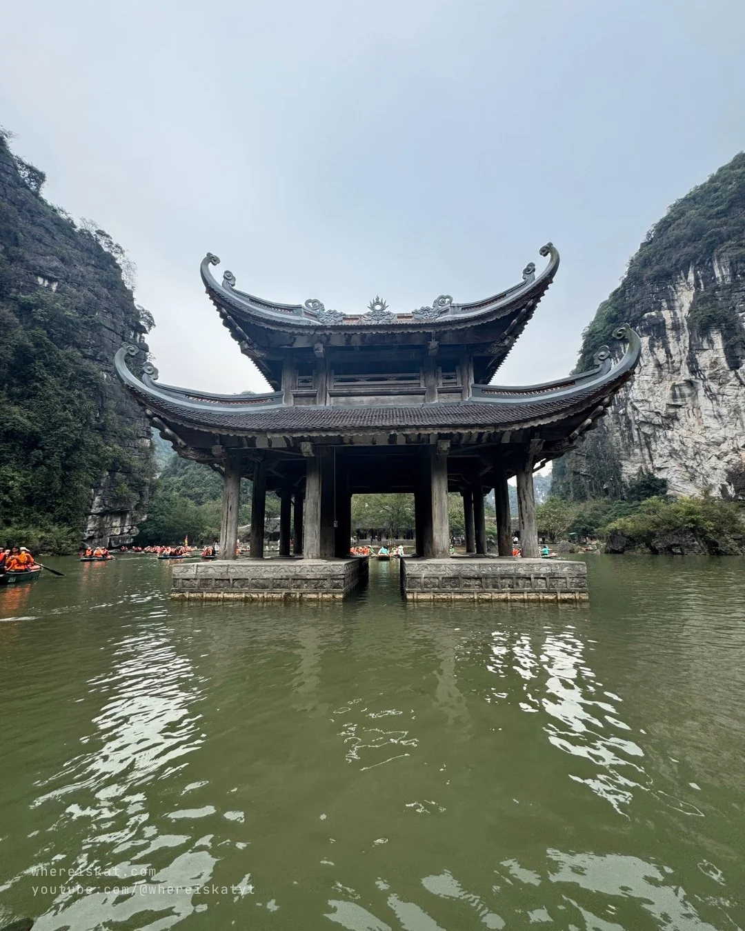 ninh binh river.jpg